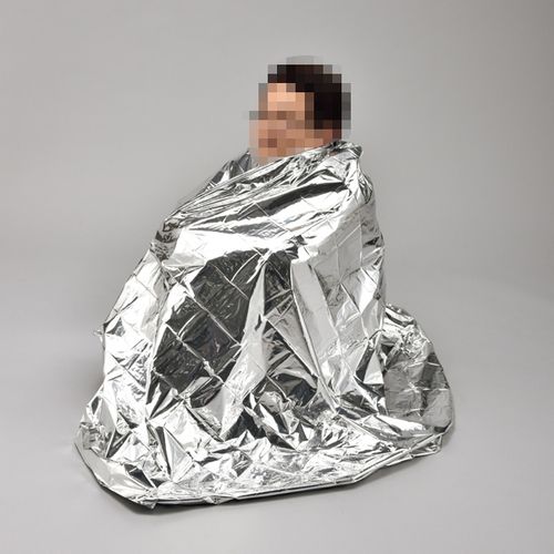 緑十字 防災用品 4層!静音防寒・防風アルミシート 2130×1370mm アルミ蒸着ポリエチレン 1枚 (380396) [2]