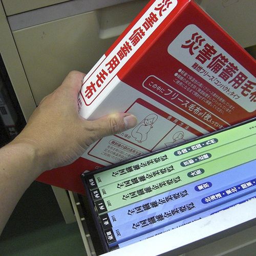 【全商品 ポイント10倍中】 緑十字 防災用品 備蓄用毛布 コンパクトタイプ 1枚 (380254) [2]