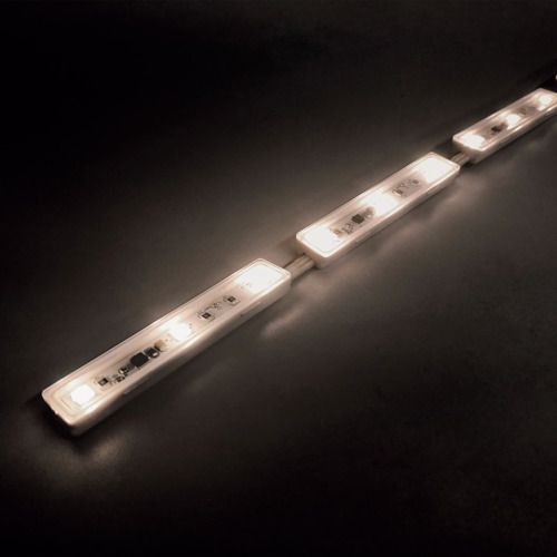 特長:●DC24VのモジュールタイプLEDライトです。 用途:●間接照明、棚下照明、ライン照明に。 仕様:●明るさ(lm)：1062●光源色：白色●長さ(mm)：1000●幅(mm)：16.5●スイッチング電源：定格DC24V●高さ(mm)：8.8●カラー：4000K●色：本体：白●タイプ：単色●電圧(V)：DC24●セット内容：-●全長(mm)：1783●連結本数：最大50モジュール●コード長さ(m)：0.78（リピーター含む）●色：4000K●コード：白●奥行(mm)：-●電源(V)：DC24●消費電力(W)100V：7.2●消費電力(W)：7.2●色温度(K)：4000K●口金：-●標準消費電力料金：0.19(円/h) 仕様2:●電圧(V)：DC24V●電球ピッチ(mm)：33●保護等級：IPX6準拠●球数：60球●モジュール数：10 材質／仕上:●本体：ASA樹脂 注意:●器具を造営材などへ埋め込んで使用しないでください。●放熱が悪くなり、故障、火災の原因となります。●点灯には必ず別売りのDC24V用スイッチング電源が必要です。特長:●DC24VのモジュールタイプLEDライトです。 用途:●間接照明、棚下照明、ライン照明に。 仕様:●明るさ(lm)：1062●光源色：白色●長さ(mm)：1000●幅(mm)：16.5●スイッチング電源：定格DC24V●高さ(mm)：8.8●カラー：4000K●色：本体：白●タイプ：単色●電圧(V)：DC24●セット内容：-●全長(mm)：1783●連結本数：最大50モジュール●コード長さ(m)：0.78（リピーター含む）●色：4000K●コード：白●奥行(mm)：-●電源(V)：DC24●消費電力(W)100V：7.2●消費電力(W)：7.2●色温度(K)：4000K●口金：-●標準消費電力料金：0.19(円/h) 仕様2:●電圧(V)：DC24V●電球ピッチ(mm)：33●保護等級：IPX6準拠●球数：60球●モジュール数：10 材質／仕上:●本体：ASA樹脂 注意:●器具を造営材などへ埋め込んで使用しないでください。●放熱が悪くなり、故障、火災の原因となります。●点灯には必ず別売りのDC24V用スイッチング電源が必要です。