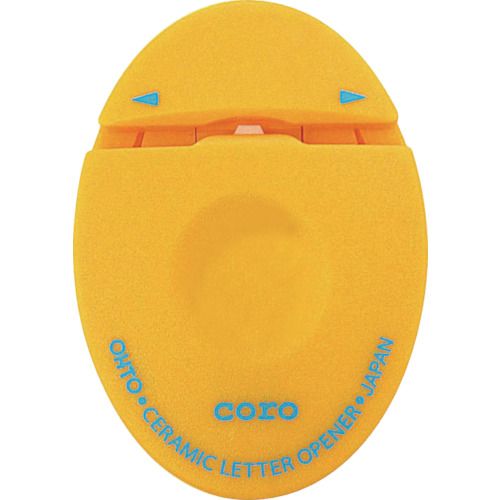 特長:●耐摩耗性で金属刃の5倍の耐久性を持つ、セラミック刃を使用しています。●特殊構造により、中身を傷つけずに封筒の片面だけをカットできます。●便利で簡単、しかも刃が外部に出ていないので安全です。●切りくずを出さずにパッと開封できます。●右利き、左利き、どちらの人にも使いやすい両刃タイプです。●水に濡れてもさびない材質です。●軽量で使いやすい構造です。 仕様:●色：イエロー●縦(mm)：51●横(mm)：36 材質／仕上:●刃：セラミック特長:●耐摩耗性で金属刃の5倍の耐久性を持つ、セラミック刃を使用しています。●特殊構造により、中身を傷つけずに封筒の片面だけをカットできます。●便利で簡単、しかも刃が外部に出ていないので安全です。●切りくずを出さずにパッと開封できます。●右利き、左利き、どちらの人にも使いやすい両刃タイプです。●水に濡れてもさびない材質です。●軽量で使いやすい構造です。 仕様:●色：イエロー●縦(mm)：51●横(mm)：36 材質／仕上:●刃：セラミック