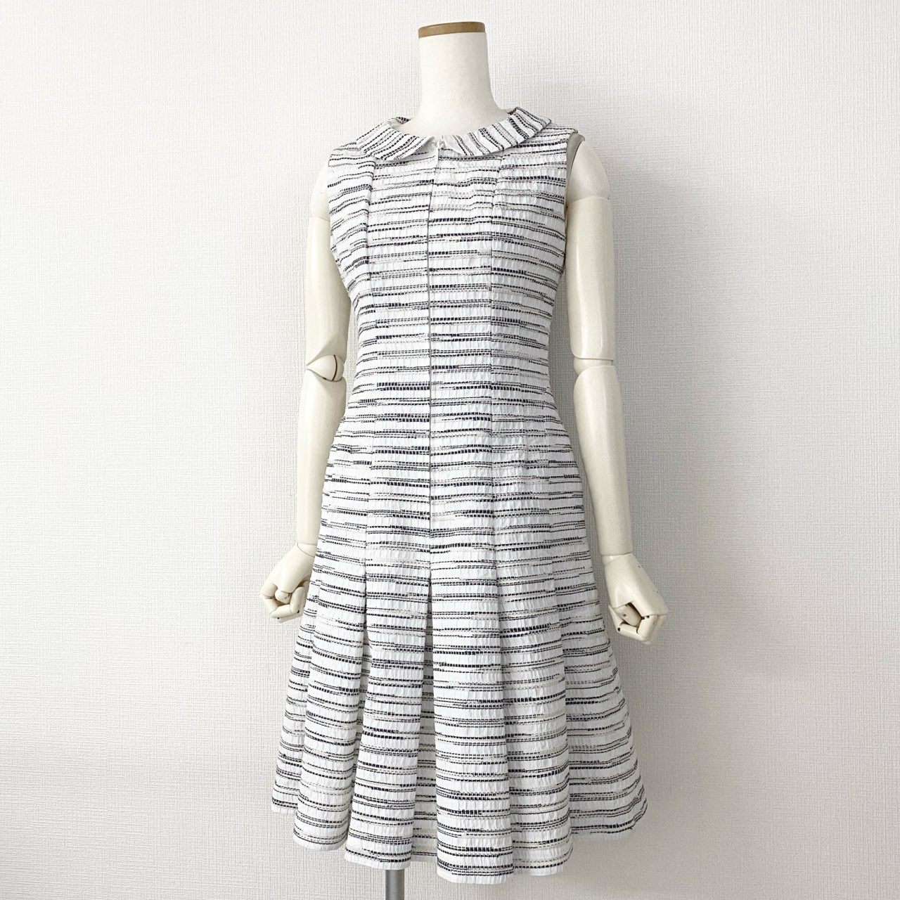 新品 ルネ TISSUE ツイード ノースリーブワンピース ビジュー シルク René - ルネ × TISSUE ツイードノースリーブドレス ワンピース 6936550