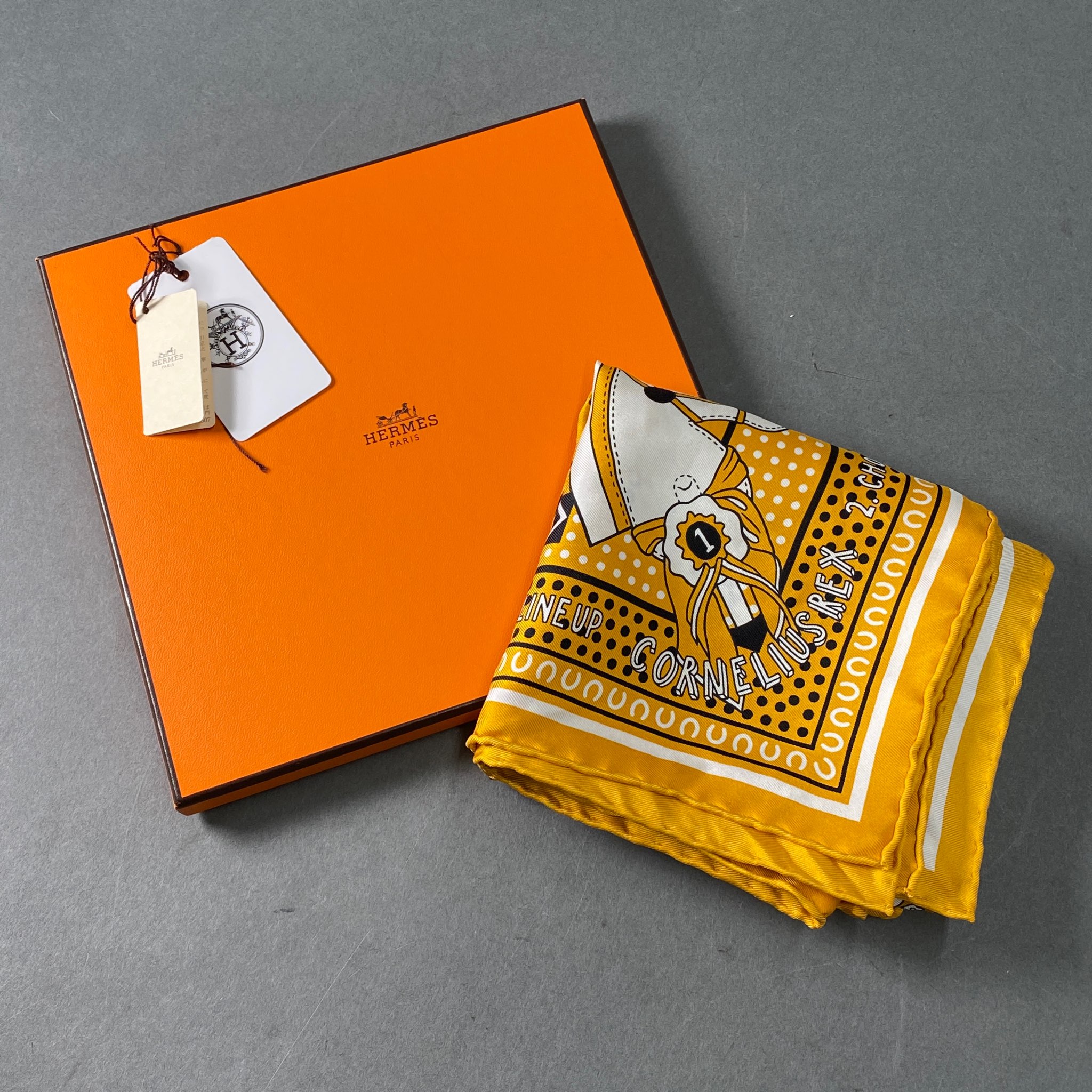 フランス製 HERMES エルメス カレ55 LES GAZELLES スカーフ バンダナ イエロー シルク 小物 【中古】