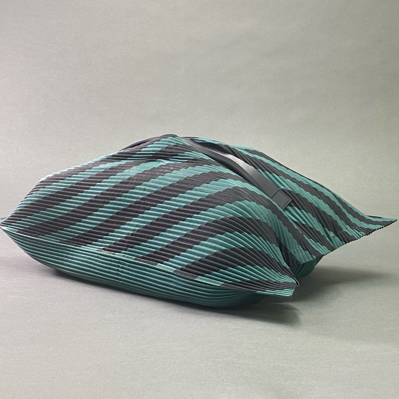 楽天市場】me ISSEY MIYAKE(バッグ・小物・ブランド雑貨)の通販 楽天市場】me ISSEY MIYAKE(バッグ・小物・ブランド雑貨)の通販