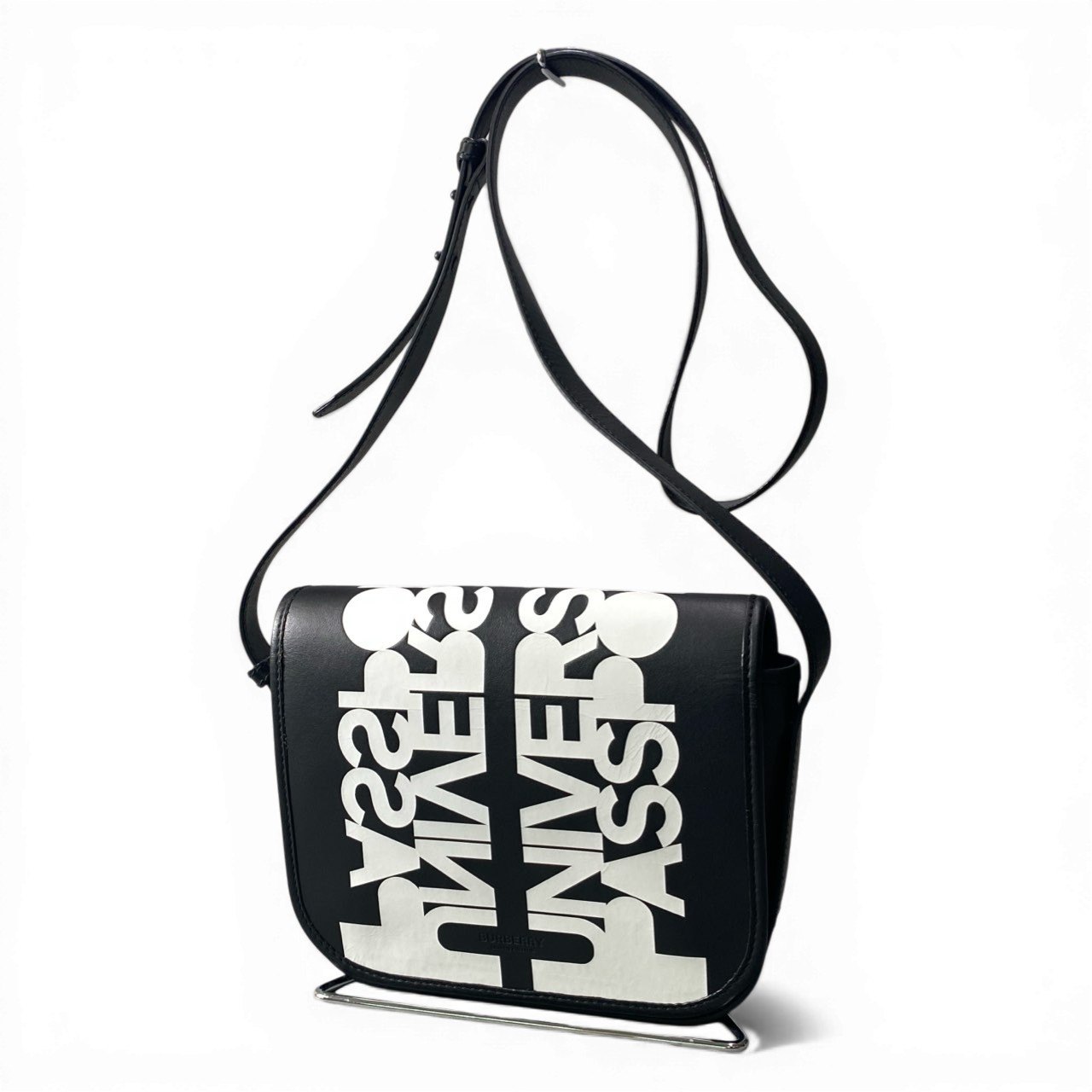 BURBERRY バーバリー ユニバーサルパスポート レザーショルダーバッグ マグネット開閉 メンズ バッグk02i 中古