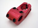 COLONY の軽量トップロードBMX専用ステムSquareback Stem! ・メーカー名：COLONY ・商品名：Squareback Stem ・商品内容：BMX ステム ・カラー：レッド ・材質：7075-T6アルミ ・長さ：50mm ・高さ：33mm ・重量：295g ・注意点：お使いのモニターによって色合いが異なることがあります。商品のサイズによって郵便局(クリックポスト、レターパックプラス)で発送する場合があります。