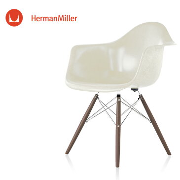 イームズ ファイバーグラスアームシェルチェア DFAW パーチメント クロームベース ウォールナット［DFAW. 47 OU 111 E8］【Herman Miller ハーマンミラー 正規品】