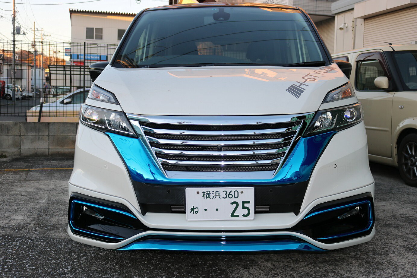 C27 日産セレナ　前期　ハイウェイスター用フロントグリル【メッキ＆ブルーorスモーク】仕様VANQUISH製　 SERANA NISSAN