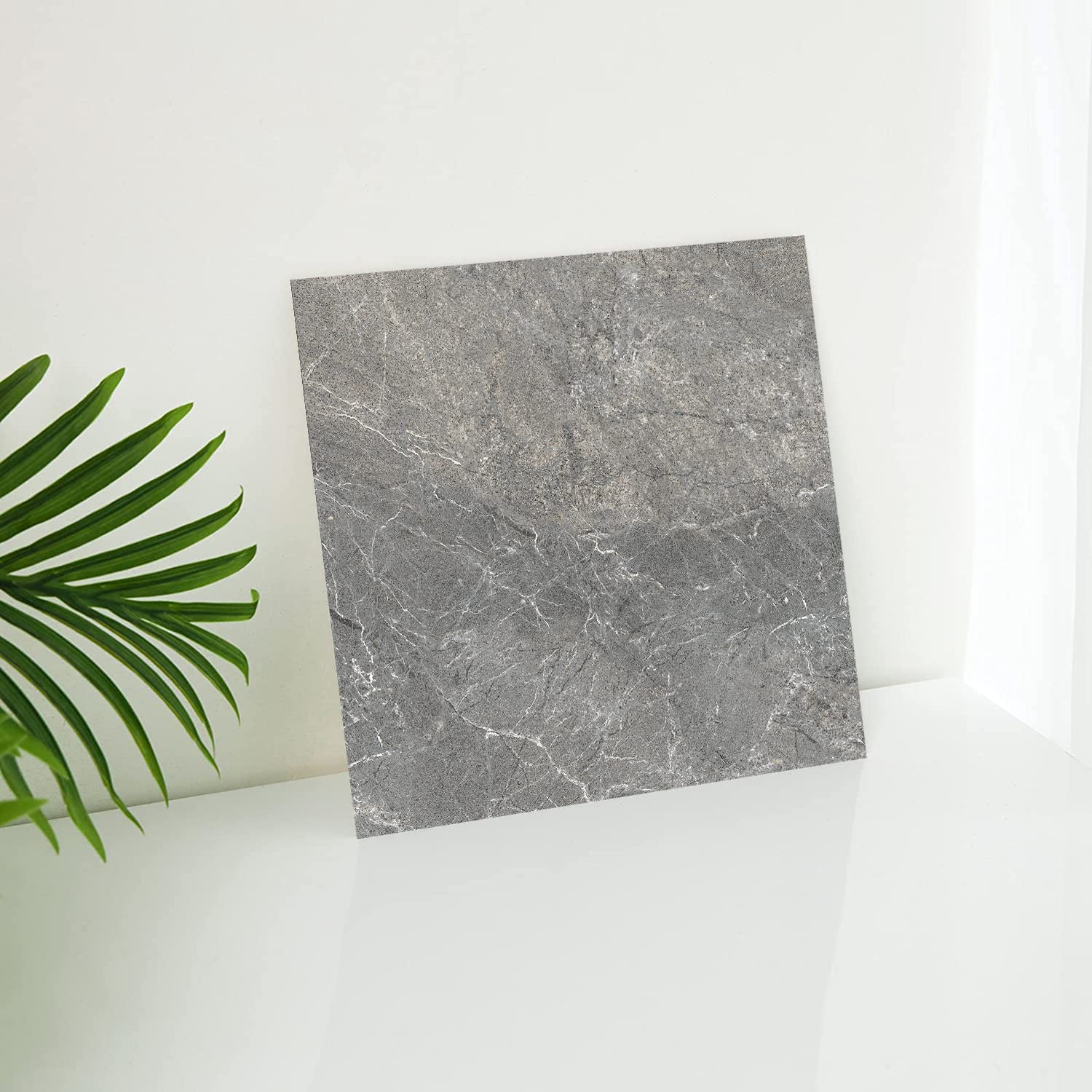 大理石 フロア タイル 置くだけ 配送込み 60枚入り 約3畳分 床 リメイクシートトイレ 浴室 玄関 防水 フローリング 貼ってはがせる 模様替え 接着剤不要 床材 (大理石柄 ダークグレー 型番号83)