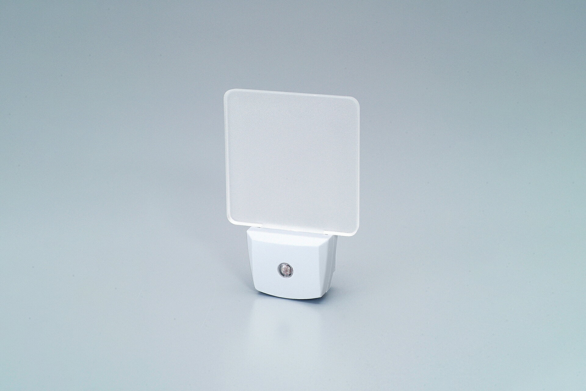 セーブ・インダストリー LEDナイトランプ SV 4250 足元灯 光センサー自動点灯 コンセント式 《クリアホワイト》 照明インテリア用品[ゆうパケット発送、送料無料、代引不可]