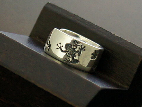 【oriental vibrations】【蛙/カエルシルエット&足跡】 Silver925 イヤーカフス 【oriental vibrations】【蛙/カエルシルエット&足跡】 Silver925 イヤーカフス