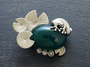 【Rokuzan/碌山】【蛙と蓮】 Silver925/グリーンアゲート(17x13mm)/マルカジット アンティークデザイン/ペンダントブローチ