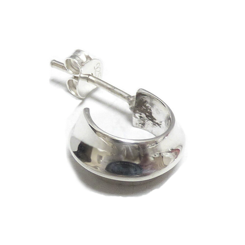 乐天商城 - VASEERA -ヴァシーラ- 【単品販売(一個) / ピアス】6mm幅シンプル鏡面スロープカット(凸型) リングフープ風 シルバー スタッドピアス 【メンズ/シルバーピアス/シルバー925/GAP-0016】