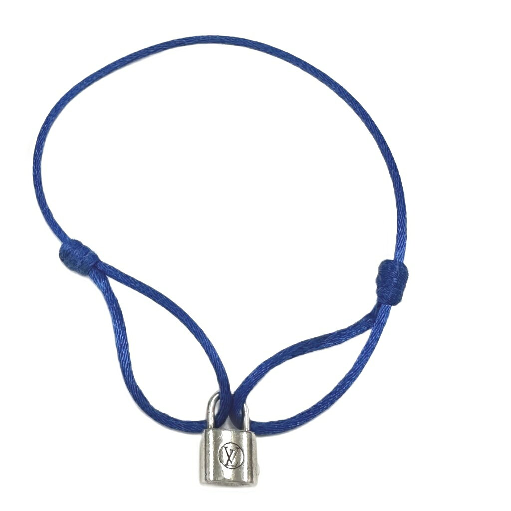【中古】ルイヴィトン LOUIS VUITTON ブラスレ ロックイット ブレスレット ドゥドゥ ルイ パドロック コード チャリティー C29883 青ブルー ブランド古着ベクトル 中古▲■260929 メンズブランドルイヴィトン LOUIS VUITTON実寸サイズ幅：0.2cm　手首周り：20cm　　色青 ブルー ※色に関してはこの商品の出品者の主観で判断しておりますので、カタログや正規のカラーとは言いまわしが異なる場合があります。状態写真のように、カデナ部分に傷、一部変色がございます。若干の使用感がございますが、まだまだお使い頂けるお品物かと思われます。 ※当店で取り扱っている商品はすべて中古品となります。そのため、神経質な方はご購入をお控えいただきますようお願いいたします。中古品の特性上、保管時のにおいや香水・タバコなどのにおいが残っている場合がございます。においに敏感な方は、十分にご検討の上でご購入をお願いいたします。また、商品は店頭でも同時に販売しております。出品時の状態と異なる場合がございますので、あらかじめご了承ください。付属品保存袋 写真または説明欄に記載のない付属品などは付属しておりませんので、ご注意頂ますようお願い申し上げます。またトラブル防止のため梱包の様子を録画しております。備考★北関東一の品揃え★ 販売店は「ベクトル高崎高関店」で検索！ 所在地： 〒370-0043 群馬県高崎市高関町345商品のお問い合わせの回答を休止しております。＊各商品ページの商品詳細等をご確認の上ご購入ください。【中古】ルイヴィトン LOUIS VUITTON ブラスレ ロックイット ブレスレット ドゥドゥ ルイ パドロック コード チャリティー C29883 青ブルー ブランド古着ベクトル 中古▲■260929 メンズ状態ランク　”AB”詳細については、下記および「状態ランクについて」ページをご覧ください。未使用・新品の商品ほぼ新品同様の商品使用感が少なく、かなり状態の良い商品使用感はあるが、傷や汚れの少ない商品使用感の他、傷や汚れが見られる商品かなり大きな傷みがある難あり商品※S〜CランクはUSED品となりますので、使用感をご理解の上でご入札下さい。状態ランクについてinformationブランドルイヴィトン LOUIS VUITTON実寸サイズ幅：0.2cm　手首周り：20cm　　色青 ブルー ※色に関してはこの商品の出品者の主観で判断しておりますので、カタログや正規のカラーとは言いまわしが異なる場合があります。状態写真のように、カデナ部分に傷、一部変色がございます。若干の使用感がございますが、まだまだお使い頂けるお品物かと思われます。 ※当店で取り扱っている商品はすべて中古品となります。そのため、神経質な方はご購入をお控えいただきますようお願いいたします。中古品の特性上、保管時のにおいや香水・タバコなどのにおいが残っている場合がございます。においに敏感な方は、十分にご検討の上でご購入をお願いいたします。また、商品は店頭でも同時に販売しております。出品時の状態と異なる場合がございますので、あらかじめご了承ください。付属品保存袋 写真または説明欄に記載のない付属品などは付属しておりませんので、ご注意頂ますようお願い申し上げます。またトラブル防止のため梱包の様子を録画しております。備考★北関東一の品揃え★ 販売店は「ベクトル高崎高関店」で検索！ 所在地： 〒370-0043 群馬県高崎市高関町345商品のお問い合わせの回答を休止しております。＊各商品ページの商品詳細等をご確認の上ご購入ください。本商品は一点物です他サイトや店舗にて販売している商品です。多少のお時間差にて欠品になることもございます。予めご了承頂ますようお願い致します。ベクトル・サイズガイドはこちらこの商品と同じブランドの商品を見る