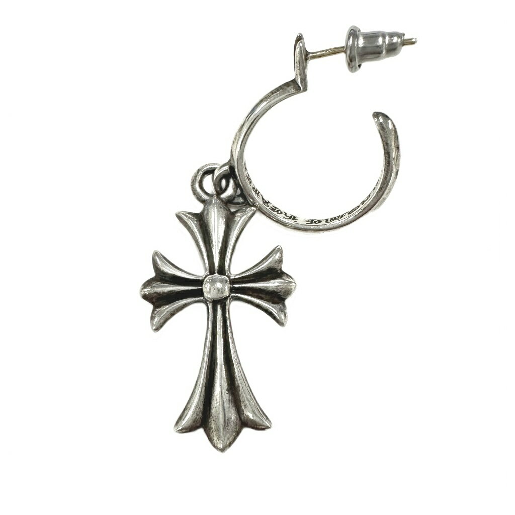 【中古】クロムハーツ CHROME HEARTS TINY CH CROSS タイニーCHクロス フープ ピアス SILVER 925 シルバー ブランド古着ベクトル 中古☆AA★▲261012 メンズブランドクロムハーツ CHROME HEARTS実寸サイズ全長：5cm　クロス縦：2.8cm　クロス横：1.8cm　フープ直径：1.5cm　素材SILVER 925 （ポスト）14K色シルバー （ポスト）ゴールド ※色に関してはこの商品の出品者の主観で判断しておりますので、カタログや正規のカラーとは言いまわしが異なる場合があります。仕様キャッチが社外品となります状態写真のように、使用に伴う傷があり、ポスト部分が若干曲がっております。若干使用感がございますが、まだまだお使い頂けるお品物かと思われます。 ※当店で取り扱っている商品はすべて中古品となります。そのため、神経質な方はご購入をお控えいただきますようお願いいたします。中古品の特性上、保管時のにおいや香水・タバコなどのにおいが残っている場合がございます。においに敏感な方は、十分にご検討の上でご購入をお願いいたします。また、商品は店頭でも同時に販売しております。出品時の状態と異なる場合がございますので、あらかじめご了承ください。付属品付属品なし(インボイスは付属しておりません) 写真または説明欄に記載のない付属品などは付属しておりませんので、ご注意頂ますようお願い申し上げます。またトラブル防止のため梱包の様子を録画しております。備考★北関東一の品揃え★ 販売店は「ベクトル高崎店」で検索！ 所在地： 〒370-0043 群馬県高崎市高関町345商品のお問い合わせの回答を休止しております。＊各商品ページの商品詳細等をご確認の上ご購入ください。【中古】クロムハーツ CHROME HEARTS TINY CH CROSS タイニーCHクロス フープ ピアス SILVER 925 シルバー ブランド古着ベクトル 中古☆AA★▲261012 メンズ状態ランク　”AB”詳細については、下記および「状態ランクについて」ページをご覧ください。未使用・新品の商品ほぼ新品同様の商品使用感が少なく、かなり状態の良い商品使用感はあるが、傷や汚れの少ない商品使用感の他、傷や汚れが見られる商品かなり大きな傷みがある難あり商品※S〜CランクはUSED品となりますので、使用感をご理解の上でご入札下さい。状態ランクについてinformationブランドクロムハーツ CHROME HEARTS実寸サイズ全長：5cm　クロス縦：2.8cm　クロス横：1.8cm　フープ直径：1.5cm　素材SILVER 925 （ポスト）14K色シルバー （ポスト）ゴールド ※色に関してはこの商品の出品者の主観で判断しておりますので、カタログや正規のカラーとは言いまわしが異なる場合があります。仕様キャッチが社外品となります状態写真のように、使用に伴う傷があり、ポスト部分が若干曲がっております。若干使用感がございますが、まだまだお使い頂けるお品物かと思われます。 ※当店で取り扱っている商品はすべて中古品となります。そのため、神経質な方はご購入をお控えいただきますようお願いいたします。中古品の特性上、保管時のにおいや香水・タバコなどのにおいが残っている場合がございます。においに敏感な方は、十分にご検討の上でご購入をお願いいたします。また、商品は店頭でも同時に販売しております。出品時の状態と異なる場合がございますので、あらかじめご了承ください。付属品付属品なし(インボイスは付属しておりません) 写真または説明欄に記載のない付属品などは付属しておりませんので、ご注意頂ますようお願い申し上げます。またトラブル防止のため梱包の様子を録画しております。備考★北関東一の品揃え★ 販売店は「ベクトル高崎店」で検索！ 所在地： 〒370-0043 群馬県高崎市高関町345商品のお問い合わせの回答を休止しております。＊各商品ページの商品詳細等をご確認の上ご購入ください。本商品は一点物です他サイトや店舗にて販売している商品です。多少のお時間差にて欠品になることもございます。予めご了承頂ますようお願い致します。ベクトル・サイズガイドはこちらこの商品と同じブランドの商品を見る