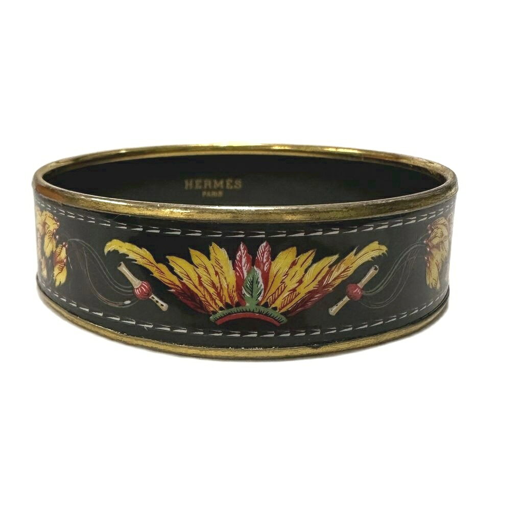【中古】エルメス HERMES エマイユ ブラジル GM 七宝焼き エナメル バングル ブレスレット ブラック ゴールド ブランド古着ベクトル 中古☆AA★▲■261013 レディースブランドエルメス HERMES実寸サイズ幅：1.8cm　手首周り：19.5cm　　色ブラック、ゴールド ※色に関してはこの商品の出品者の主観で判断しておりますので、カタログや正規のカラーとは言いまわしが異なる場合があります。状態写真のように、使用に伴う傷・擦れがございます。若干の使用感がございますが、まだまだお使い頂けるお品物かと思われます。 ※当店で取り扱っている商品はすべて中古品となります。そのため、神経質な方はご購入をお控えいただきますようお願いいたします。中古品の特性上、保管時のにおいや香水・タバコなどのにおいが残っている場合がございます。においに敏感な方は、十分にご検討の上でご購入をお願いいたします。また、商品は店頭でも同時に販売しております。出品時の状態と異なる場合がございますので、あらかじめご了承ください。付属品箱(剥げあり) 写真または説明欄に記載のない付属品などは付属しておりませんので、ご注意頂ますようお願い申し上げます。またトラブル防止のため梱包の様子を録画しております。備考★北関東一の品揃え★ 販売店は「ベクトル高崎店」で検索！ 所在地： 〒370-0043 群馬県高崎市高関町345商品のお問い合わせの回答を休止しております。＊各商品ページの商品詳細等をご確認の上ご購入ください。【中古】エルメス HERMES エマイユ ブラジル GM 七宝焼き エナメル バングル ブレスレット ブラック ゴールド ブランド古着ベクトル 中古☆AA★▲■261013 レディース状態ランク　”AB”詳細については、下記および「状態ランクについて」ページをご覧ください。未使用・新品の商品ほぼ新品同様の商品使用感が少なく、かなり状態の良い商品使用感はあるが、傷や汚れの少ない商品使用感の他、傷や汚れが見られる商品かなり大きな傷みがある難あり商品※S〜CランクはUSED品となりますので、使用感をご理解の上でご入札下さい。状態ランクについてinformationブランドエルメス HERMES実寸サイズ幅：1.8cm　手首周り：19.5cm　　色ブラック、ゴールド ※色に関してはこの商品の出品者の主観で判断しておりますので、カタログや正規のカラーとは言いまわしが異なる場合があります。状態写真のように、使用に伴う傷・擦れがございます。若干の使用感がございますが、まだまだお使い頂けるお品物かと思われます。 ※当店で取り扱っている商品はすべて中古品となります。そのため、神経質な方はご購入をお控えいただきますようお願いいたします。中古品の特性上、保管時のにおいや香水・タバコなどのにおいが残っている場合がございます。においに敏感な方は、十分にご検討の上でご購入をお願いいたします。また、商品は店頭でも同時に販売しております。出品時の状態と異なる場合がございますので、あらかじめご了承ください。付属品箱(剥げあり) 写真または説明欄に記載のない付属品などは付属しておりませんので、ご注意頂ますようお願い申し上げます。またトラブル防止のため梱包の様子を録画しております。備考★北関東一の品揃え★ 販売店は「ベクトル高崎店」で検索！ 所在地： 〒370-0043 群馬県高崎市高関町345商品のお問い合わせの回答を休止しております。＊各商品ページの商品詳細等をご確認の上ご購入ください。本商品は一点物です他サイトや店舗にて販売している商品です。多少のお時間差にて欠品になることもございます。予めご了承頂ますようお願い致します。ベクトル・サイズガイドはこちらこの商品と同じブランドの商品を見る