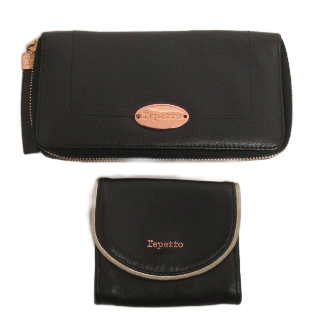 【中古】レペット Repetto 2点 セット まとめ 財布 ウォレット コインケース 二つ折り レザー 黒 ブラック レディース 【ベクトル 古着】 260831ブランドレペット Repetto表記サイズサイズ表記なし（実寸サイズをご参考ください。）実寸サイズヨコ：19cm　タテ：10cm　マチ：2cm　コインケース　ヨコ10cm　タテ8.5cm　マチ8cm　素材レザー色黒 ブラック仕様カードポケット×6、その他ポケット×3状態小銭入れの汚れ、擦れや傷はありますが、その他に目立ったダメージはなく、問題なくご使用いただける商品です。 ※あくまでも中古品ですので掲載写真や記載内容をご確認いただき、ご理解の上ご購入ください。商品のお問い合わせの回答を休止しております。＊各商品ページの商品詳細等をご確認の上ご購入ください。【中古】レペット Repetto 2点 セット まとめ 財布 ウォレット コインケース 二つ折り レザー 黒 ブラック レディース 【ベクトル 古着】 260831状態ランク　”AB”詳細については、下記および「状態ランクについて」ページをご覧ください。未使用・新品の商品ほぼ新品同様の商品使用感が少なく、かなり状態の良い商品使用感はあるが、傷や汚れの少ない商品使用感の他、傷や汚れが見られる商品かなり大きな傷みがある難あり商品※S〜CランクはUSED品となりますので、使用感をご理解の上でご入札下さい。状態ランクについてinformationブランドレペット Repetto表記サイズサイズ表記なし（実寸サイズをご参考ください。）実寸サイズヨコ：19cm　タテ：10cm　マチ：2cm　コインケース　ヨコ10cm　タテ8.5cm　マチ8cm　素材レザー色黒 ブラック仕様カードポケット×6、その他ポケット×3状態小銭入れの汚れ、擦れや傷はありますが、その他に目立ったダメージはなく、問題なくご使用いただける商品です。 ※あくまでも中古品ですので掲載写真や記載内容をご確認いただき、ご理解の上ご購入ください。商品のお問い合わせの回答を休止しております。＊各商品ページの商品詳細等をご確認の上ご購入ください。本商品は一点物です他サイトや店舗にて販売している商品です。多少のお時間差にて欠品になることもございます。予めご了承頂ますようお願い致します。ベクトル・サイズガイドはこちらこの商品と同じブランドの商品を見る