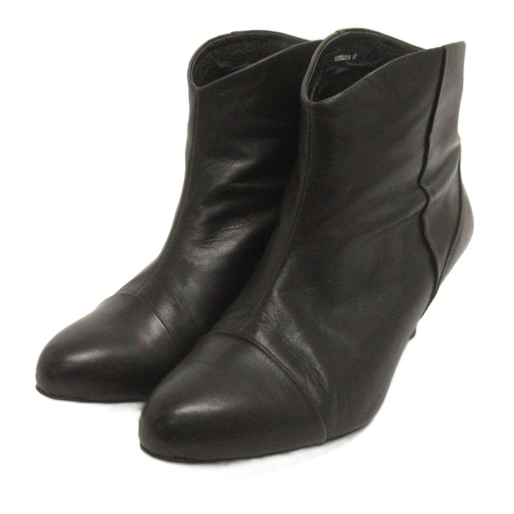 【中古】オウバニスター AU BANNISTER ブーティ ショート ブーツ ヒール レザー 黒 ブラック 37 23.5cm相当 レディース 【ベクトル 古着】 260724ブランドオウバニスター AU BANNISTER表記サイズ37 23.5cm相当実寸サイズ履き口周り：30cm　筒高：10cm　ヒールの高さ：5cm　　素材レザー色ブラック仕様-状態・表面に小さいスレ ・インソールに劣化による剥がれ ※全体的に中古品としての使用感とダメージがありますが、通常使用には支障のない商品です。 掲載写真や記載内容をご確認いただき、ご理解の上ご購入ください。付属品なし備考-商品のお問い合わせの回答を休止しております。＊各商品ページの商品詳細等をご確認の上ご購入ください。【中古】オウバニスター AU BANNISTER ブーティ ショート ブーツ ヒール レザー 黒 ブラック 37 23.5cm相当 レディース 【ベクトル 古着】 260724状態ランク　”B”詳細については、下記および「状態ランクについて」ページをご覧ください。未使用・新品の商品ほぼ新品同様の商品使用感が少なく、かなり状態の良い商品使用感はあるが、傷や汚れの少ない商品使用感の他、傷や汚れが見られる商品かなり大きな傷みがある難あり商品※S〜CランクはUSED品となりますので、使用感をご理解の上でご入札下さい。状態ランクについてinformationブランドオウバニスター AU BANNISTER表記サイズ37 23.5cm相当実寸サイズ履き口周り：30cm　筒高：10cm　ヒールの高さ：5cm　　素材レザー色ブラック仕様-状態・表面に小さいスレ ・インソールに劣化による剥がれ ※全体的に中古品としての使用感とダメージがありますが、通常使用には支障のない商品です。 掲載写真や記載内容をご確認いただき、ご理解の上ご購入ください。付属品なし備考-商品のお問い合わせの回答を休止しております。＊各商品ページの商品詳細等をご確認の上ご購入ください。本商品は一点物です他サイトや店舗にて販売している商品です。多少のお時間差にて欠品になることもございます。予めご了承頂ますようお願い致します。ベクトル・サイズガイドはこちらこの商品と同じブランドの商品を見る