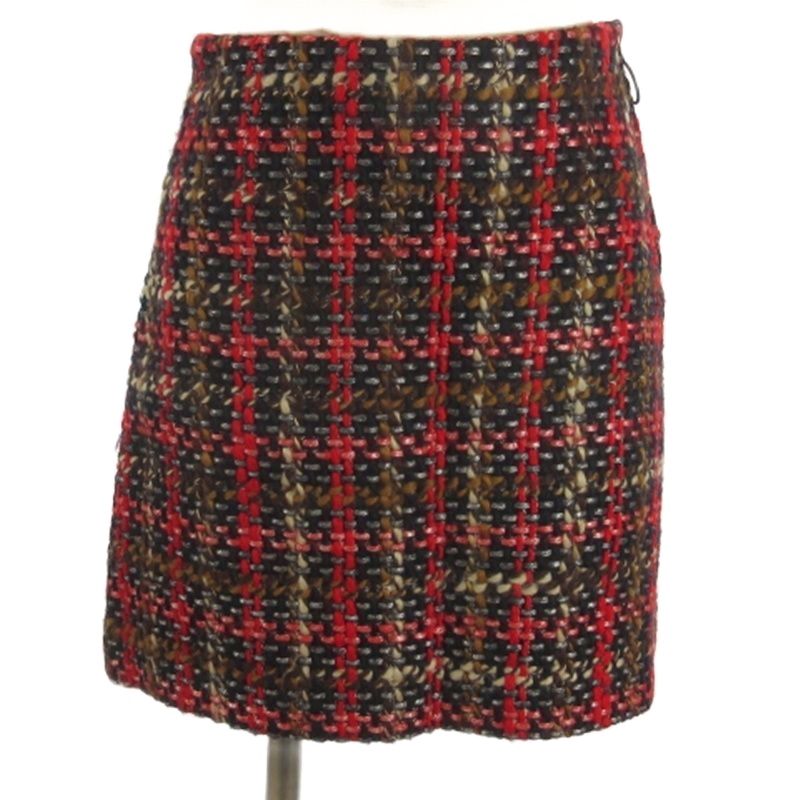 【中古】ジルスチュアート JILL STUART 編み込み 台形 ミニ スカート レッド 0 ■TC レディース 【ベクトル 古着】 260202ブランドジルスチュアート JILL STUART表記サイズ0実寸サイズウエスト：66cm　ヒップ：84cm　スカート丈：41cm　　素材アクリル 毛 ポリエステル ナイロン レーヨン コットン色レッド状態多少の使用感がございますが、その他に目立ったダメージはなく、問題なくご使用いただける商品です。 ※あくまでも中古品ですので掲載写真や記載内容をご確認いただき、ご理解の上ご購入ください。商品のお問い合わせの回答を休止しております。＊各商品ページの商品詳細等をご確認の上ご購入ください。【中古】ジルスチュアート JILL STUART 編み込み 台形 ミニ スカート レッド 0 ■TC レディース 【ベクトル 古着】 260202状態ランク　”AB”詳細については、下記および「状態ランクについて」ページをご覧ください。未使用・新品の商品ほぼ新品同様の商品使用感が少なく、かなり状態の良い商品使用感はあるが、傷や汚れの少ない商品使用感の他、傷や汚れが見られる商品かなり大きな傷みがある難あり商品※S〜CランクはUSED品となりますので、使用感をご理解の上でご入札下さい。状態ランクについてinformationブランドジルスチュアート JILL STUART表記サイズ0実寸サイズウエスト：66cm　ヒップ：84cm　スカート丈：41cm　　素材アクリル 毛 ポリエステル ナイロン レーヨン コットン色レッド状態多少の使用感がございますが、その他に目立ったダメージはなく、問題なくご使用いただける商品です。 ※あくまでも中古品ですので掲載写真や記載内容をご確認いただき、ご理解の上ご購入ください。商品のお問い合わせの回答を休止しております。＊各商品ページの商品詳細等をご確認の上ご購入ください。本商品は一点物です他サイトや店舗にて販売している商品です。多少のお時間差にて欠品になることもございます。予めご了承頂ますようお願い致します。ベクトル・サイズガイドはこちらこの商品と同じブランドの商品を見る