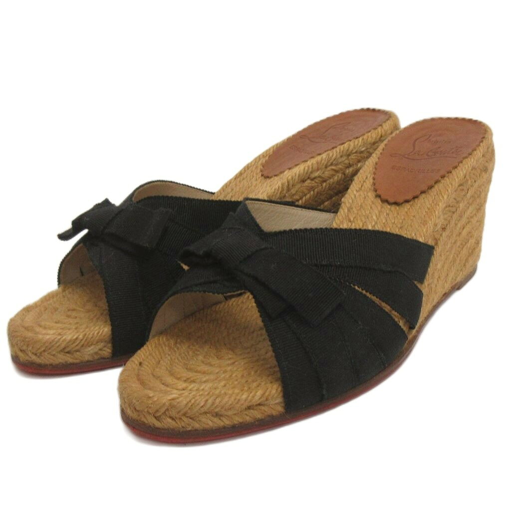 【中古】クリスチャンルブタン Christian louboutin リボン サンダル ウェッジソール エスパドリーユ ベージュ ブラック 36 約23cm レディース 【ベクトル 古着】 260704ブランドクリスチャンルブタン Christian louboutin表記サイズ36 約23cm実寸サイズヒールの高さ：7cm　最大幅：8cm　　素材-色ブラック ベージュ状態・ジュート部分に若干毛羽立ち ・インソールに一部ほつれ ・アウトソールに擦れ その他に目立ったダメージはなく、問題なくご使用いただける商品です。 ※あくまでも中古品ですので掲載写真や記載内容をご確認いただき、ご理解の上ご購入ください。付属品-商品のお問い合わせの回答を休止しております。＊各商品ページの商品詳細等をご確認の上ご購入ください。【中古】クリスチャンルブタン Christian louboutin リボン サンダル ウェッジソール エスパドリーユ ベージュ ブラック 36 約23cm レディース 【ベクトル 古着】 260704状態ランク　”AB”詳細については、下記および「状態ランクについて」ページをご覧ください。未使用・新品の商品ほぼ新品同様の商品使用感が少なく、かなり状態の良い商品使用感はあるが、傷や汚れの少ない商品使用感の他、傷や汚れが見られる商品かなり大きな傷みがある難あり商品※S〜CランクはUSED品となりますので、使用感をご理解の上でご入札下さい。状態ランクについてinformationブランドクリスチャンルブタン Christian louboutin表記サイズ36 約23cm実寸サイズヒールの高さ：7cm　最大幅：8cm　　素材-色ブラック ベージュ状態・ジュート部分に若干毛羽立ち ・インソールに一部ほつれ ・アウトソールに擦れ その他に目立ったダメージはなく、問題なくご使用いただける商品です。 ※あくまでも中古品ですので掲載写真や記載内容をご確認いただき、ご理解の上ご購入ください。付属品-商品のお問い合わせの回答を休止しております。＊各商品ページの商品詳細等をご確認の上ご購入ください。本商品は一点物です他サイトや店舗にて販売している商品です。多少のお時間差にて欠品になることもございます。予めご了承頂ますようお願い致します。ベクトル・サイズガイドはこちらこの商品と同じブランドの商品を見る