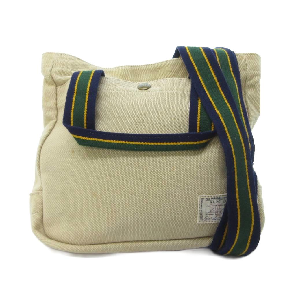 【中古】ポロ ラルフローレン POLO RALPH LAUREN 2way ショルダー ハンドバッグ キャンバス ボタン開閉 ベージュ /HW ■WY メンズ 【ベクトル 古着】 260704ブランドポロ ラルフローレン POLO RALPH LAUREN実寸サイズ持ち手の長さ：41cm　ヨコ：29cm　タテ：29cm　マチ：7cm　ショルダーの長さ：110cm　　素材キャンバス色ベージュ仕様外ポケット×1 内ポケット×1 2WAY ショルダーストラップ長さ調節可能状態・表地にシミ汚れがあります その他に目立ったダメージはなく、問題なくご使用いただける商品です。 ※あくまでも中古品ですので掲載写真や記載内容をご確認いただき、ご理解の上ご購入ください。付属品付属品なし、写真に写っている物が全てです。備考こちらのお品物は店舗で保管しておらず、店頭販売出来かねます。（※お取り寄せも出来かねます）商品のお問い合わせの回答を休止しております。＊各商品ページの商品詳細等をご確認の上ご購入ください。【中古】ポロ ラルフローレン POLO RALPH LAUREN 2way ショルダー ハンドバッグ キャンバス ボタン開閉 ベージュ /HW ■WY メンズ 【ベクトル 古着】 260704状態ランク　”AB”詳細については、下記および「状態ランクについて」ページをご覧ください。未使用・新品の商品ほぼ新品同様の商品使用感が少なく、かなり状態の良い商品使用感はあるが、傷や汚れの少ない商品使用感の他、傷や汚れが見られる商品かなり大きな傷みがある難あり商品※S〜CランクはUSED品となりますので、使用感をご理解の上でご入札下さい。状態ランクについてinformationブランドポロ ラルフローレン POLO RALPH LAUREN実寸サイズ持ち手の長さ：41cm　ヨコ：29cm　タテ：29cm　マチ：7cm　ショルダーの長さ：110cm　　素材キャンバス色ベージュ仕様外ポケット×1 内ポケット×1 2WAY ショルダーストラップ長さ調節可能状態・表地にシミ汚れがあります その他に目立ったダメージはなく、問題なくご使用いただける商品です。 ※あくまでも中古品ですので掲載写真や記載内容をご確認いただき、ご理解の上ご購入ください。付属品付属品なし、写真に写っている物が全てです。備考こちらのお品物は店舗で保管しておらず、店頭販売出来かねます。（※お取り寄せも出来かねます）商品のお問い合わせの回答を休止しております。＊各商品ページの商品詳細等をご確認の上ご購入ください。本商品は一点物です他サイトや店舗にて販売している商品です。多少のお時間差にて欠品になることもございます。予めご了承頂ますようお願い致します。ベクトル・サイズガイドはこちらこの商品と同じブランドの商品を見る