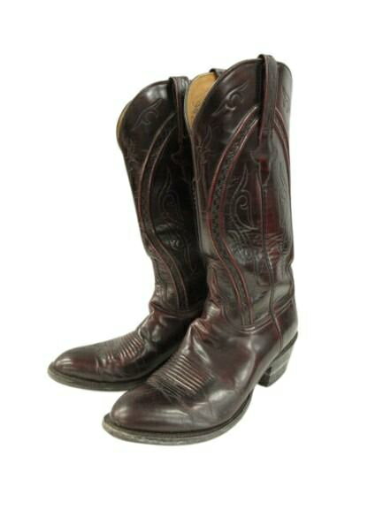 【中古】ルケーシー LUCCHESE ローパーブーツ ウエスタンブーツ ブラックチェリー USA製 8EE メンズ 【ベクトル 古着】 260702表記サイズ8EE実寸サイズ筒周り：34cm　筒高：33cm　ヒールの高さ：5cm　　素材レザー色ブラックチェリー仕様ローパーブーツ L8201 USA製状態アッパーなどにしわがあります。 かかとのすり減りがあります。付属品-備考-商品のお問い合わせの回答を休止しております。＊各商品ページの商品詳細等をご確認の上ご購入ください。【中古】ルケーシー LUCCHESE ローパーブーツ ウエスタンブーツ ブラックチェリー USA製 8EE メンズ 【ベクトル 古着】 260702状態ランク　”B”詳細については、下記および「状態ランクについて」ページをご覧ください。未使用・新品の商品ほぼ新品同様の商品使用感が少なく、かなり状態の良い商品使用感はあるが、傷や汚れの少ない商品使用感の他、傷や汚れが見られる商品かなり大きな傷みがある難あり商品※S〜CランクはUSED品となりますので、使用感をご理解の上でご入札下さい。状態ランクについてinformation表記サイズ8EE実寸サイズ筒周り：34cm　筒高：33cm　ヒールの高さ：5cm　　素材レザー色ブラックチェリー仕様ローパーブーツ L8201 USA製状態アッパーなどにしわがあります。 かかとのすり減りがあります。付属品-備考-商品のお問い合わせの回答を休止しております。＊各商品ページの商品詳細等をご確認の上ご購入ください。本商品は一点物です他サイトや店舗にて販売している商品です。多少のお時間差にて欠品になることもございます。予めご了承頂ますようお願い致します。ベクトル・サイズガイドはこちらこの商品と同じブランドの商品を見る