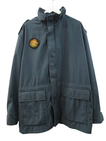 【中古】カナダ軍 CANADIAN AIR FORCE オールシーズンカデットコート ナイロンジャケット ネイビー 7044 メンズ 【ベクトル 古着】 260720表記サイズ7044実寸サイズ肩幅：57cm　身幅：70cm　着丈：82cm　袖丈：64cm　　素材-色ネイビー仕様カナダ軍 オールシーズンカデットコート状態フロントにシミがあります。 襟や袖口に多少の汚れがあります。 タグにペン跡があります。付属品ライナーは付属していません。備考-商品のお問い合わせの回答を休止しております。＊各商品ページの商品詳細等をご確認の上ご購入ください。【中古】カナダ軍 CANADIAN AIR FORCE オールシーズンカデットコート ナイロンジャケット ネイビー 7044 メンズ 【ベクトル 古着】 260720状態ランク　”B”詳細については、下記および「状態ランクについて」ページをご覧ください。未使用・新品の商品ほぼ新品同様の商品使用感が少なく、かなり状態の良い商品使用感はあるが、傷や汚れの少ない商品使用感の他、傷や汚れが見られる商品かなり大きな傷みがある難あり商品※S〜CランクはUSED品となりますので、使用感をご理解の上でご入札下さい。状態ランクについてinformation表記サイズ7044実寸サイズ肩幅：57cm　身幅：70cm　着丈：82cm　袖丈：64cm　　素材-色ネイビー仕様カナダ軍 オールシーズンカデットコート状態フロントにシミがあります。 襟や袖口に多少の汚れがあります。 タグにペン跡があります。付属品ライナーは付属していません。備考-商品のお問い合わせの回答を休止しております。＊各商品ページの商品詳細等をご確認の上ご購入ください。本商品は一点物です他サイトや店舗にて販売している商品です。多少のお時間差にて欠品になることもございます。予めご了承頂ますようお願い致します。ベクトル・サイズガイドはこちらこの商品と同じブランドの商品を見る