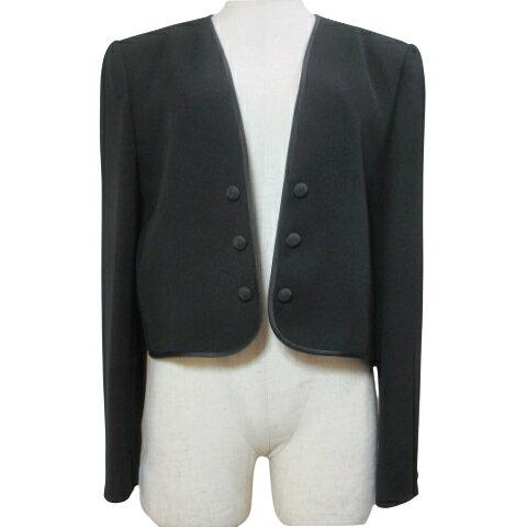 【中古】ソワールベニール SOIR BENIR 東京ソワール ジャケット ブラックフォーマル 喪服 冠婚葬祭 ショート丈 ボタンレス 9 M相当 黒 ブラック /X レディース 【ベクトル 古着】 260326表記サイズ9(N相当)実寸サイズ肩幅：38.5cm　身幅：47cm　袖丈：57cm　着丈：44.5cm　　素材表地 ポリエステル100% 裏地 ポリエステル色黒 ブラック仕様透け感：なし 裏地：あり 伸縮性：なし 光沢感：なし 生地の厚さ：普通 肩パッド入り ボタンレス状態両袖口内側にくすみ汚れがありますが、その他に目立ったダメージはなく、問題なくご使用いただける商品です。 ※あくまでも中古品ですので掲載写真や記載内容をご確認いただき、ご理解の上ご購入ください。備考株式会社 東京ソワール商品のお問い合わせの回答を休止しております。＊各商品ページの商品詳細等をご確認の上ご購入ください。【中古】ソワールベニール SOIR BENIR 東京ソワール ジャケット ブラックフォーマル 喪服 冠婚葬祭 ショート丈 ボタンレス 9 M相当 黒 ブラック /X レディース 【ベクトル 古着】 260326状態ランク　”AB”詳細については、下記および「状態ランクについて」ページをご覧ください。未使用・新品の商品ほぼ新品同様の商品使用感が少なく、かなり状態の良い商品使用感はあるが、傷や汚れの少ない商品使用感の他、傷や汚れが見られる商品かなり大きな傷みがある難あり商品※S〜CランクはUSED品となりますので、使用感をご理解の上でご入札下さい。状態ランクについてinformation表記サイズ9(N相当)実寸サイズ肩幅：38.5cm　身幅：47cm　袖丈：57cm　着丈：44.5cm　　素材表地 ポリエステル100% 裏地 ポリエステル色黒 ブラック仕様透け感：なし 裏地：あり 伸縮性：なし 光沢感：なし 生地の厚さ：普通 肩パッド入り ボタンレス状態両袖口内側にくすみ汚れがありますが、その他に目立ったダメージはなく、問題なくご使用いただける商品です。 ※あくまでも中古品ですので掲載写真や記載内容をご確認いただき、ご理解の上ご購入ください。備考株式会社 東京ソワール商品のお問い合わせの回答を休止しております。＊各商品ページの商品詳細等をご確認の上ご購入ください。本商品は一点物です他サイトや店舗にて販売している商品です。多少のお時間差にて欠品になることもございます。予めご了承頂ますようお願い致します。ベクトル・サイズガイドはこちらこの商品と同じブランドの商品を見る