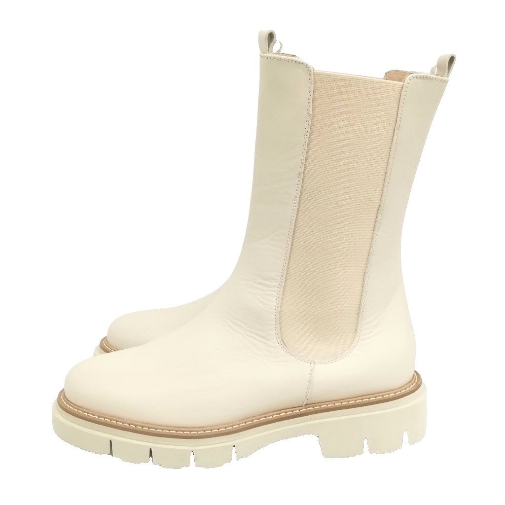 【中古】ルカグロッシ LUCA GROSSI サイドゴア ロング ブーツ 美品 37 ライトベージュ系 レディース 【ベクトル 古着】 260527表記サイズ37 ・23.5相当実寸サイズ最大幅：10.5cm　アウトソール：27.5cm　ヒール/4cm　筒高/20.5　素材天然皮革色ライトベージュ系状態・右足の裏側部分にシワ箇所あり。 （写真参照） 上記がありますが、使用感が少なく、状態の良い商品です。 ※あくまでも中古品ですので掲載写真や記載内容をご確認いただき、ご理解の上ご購入ください。付属品本体のみ商品のお問い合わせの回答を休止しております。＊各商品ページの商品詳細等をご確認の上ご購入ください。【中古】ルカグロッシ LUCA GROSSI サイドゴア ロング ブーツ 美品 37 ライトベージュ系 レディース 【ベクトル 古着】 260527状態ランク　”A”詳細については、下記および「状態ランクについて」ページをご覧ください。未使用・新品の商品ほぼ新品同様の商品使用感が少なく、かなり状態の良い商品使用感はあるが、傷や汚れの少ない商品使用感の他、傷や汚れが見られる商品かなり大きな傷みがある難あり商品※S〜CランクはUSED品となりますので、使用感をご理解の上でご入札下さい。状態ランクについてinformation表記サイズ37 ・23.5相当実寸サイズ最大幅：10.5cm　アウトソール：27.5cm　ヒール/4cm　筒高/20.5　素材天然皮革色ライトベージュ系状態・右足の裏側部分にシワ箇所あり。 （写真参照） 上記がありますが、使用感が少なく、状態の良い商品です。 ※あくまでも中古品ですので掲載写真や記載内容をご確認いただき、ご理解の上ご購入ください。付属品本体のみ商品のお問い合わせの回答を休止しております。＊各商品ページの商品詳細等をご確認の上ご購入ください。本商品は一点物です他サイトや店舗にて販売している商品です。多少のお時間差にて欠品になることもございます。予めご了承頂ますようお願い致します。ベクトル・サイズガイドはこちらこの商品と同じブランドの商品を見る