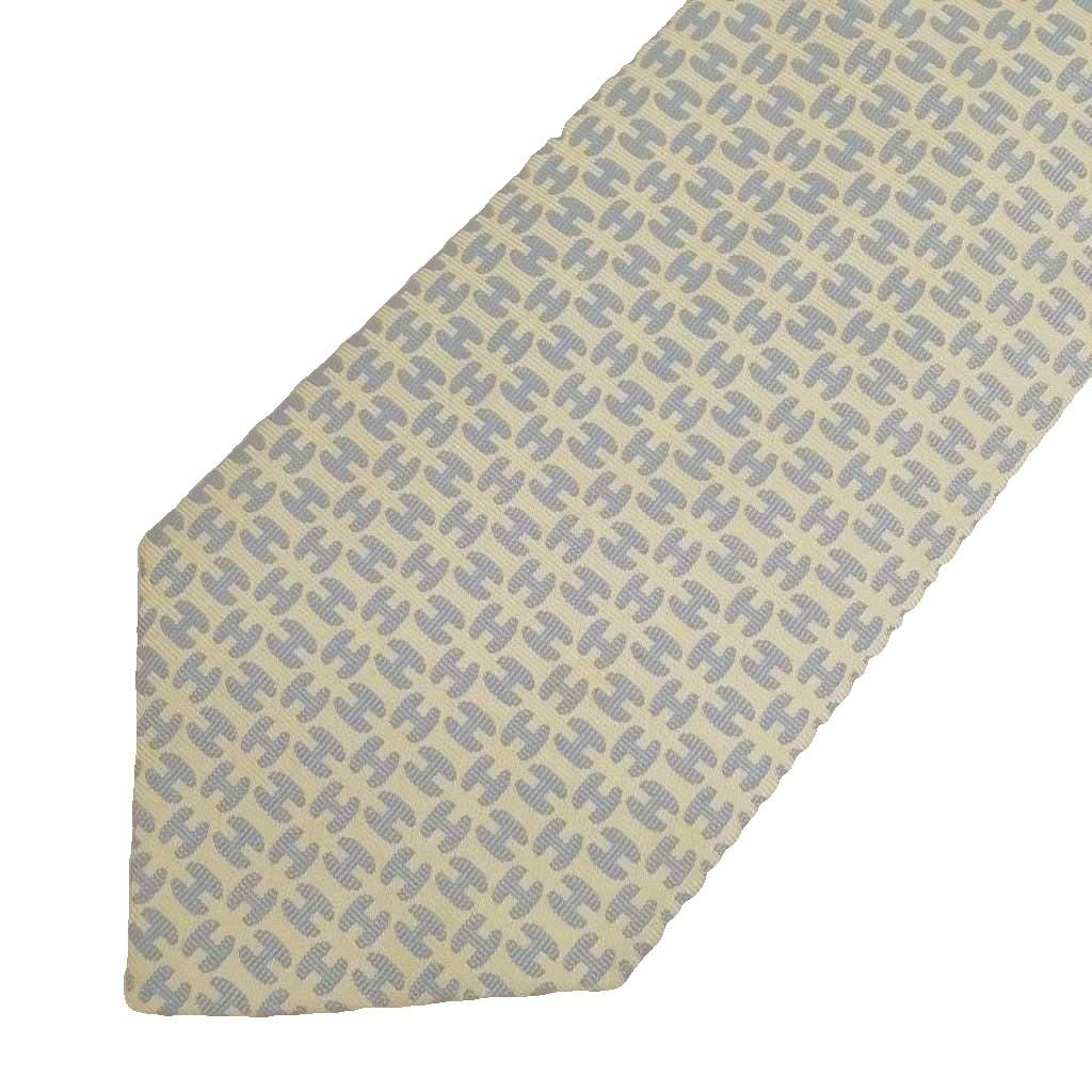 【中古】エルメス HERMES Hロゴ ネクタイ レギュラータイ ブルー アイボリー 美品 メンズ 【ベクトル 古着】 260824ブランドエルメス HERMES実寸サイズ大剣：約9.5cm　全長：約147cm　　色ブルー/アイボリー状態使用感が少なく、状態の良い商品です。 ※あくまでも中古品ですので掲載写真や記載内容をご確認いただき、ご理解の上ご購入ください。付属品本体のみ商品のお問い合わせの回答を休止しております。＊各商品ページの商品詳細等をご確認の上ご購入ください。【中古】エルメス HERMES Hロゴ ネクタイ レギュラータイ ブルー アイボリー 美品 メンズ 【ベクトル 古着】 260824状態ランク　”A”詳細については、下記および「状態ランクについて」ページをご覧ください。未使用・新品の商品ほぼ新品同様の商品使用感が少なく、かなり状態の良い商品使用感はあるが、傷や汚れの少ない商品使用感の他、傷や汚れが見られる商品かなり大きな傷みがある難あり商品※S〜CランクはUSED品となりますので、使用感をご理解の上でご入札下さい。状態ランクについてinformationブランドエルメス HERMES実寸サイズ大剣：約9.5cm　全長：約147cm　　色ブルー/アイボリー状態使用感が少なく、状態の良い商品です。 ※あくまでも中古品ですので掲載写真や記載内容をご確認いただき、ご理解の上ご購入ください。付属品本体のみ商品のお問い合わせの回答を休止しております。＊各商品ページの商品詳細等をご確認の上ご購入ください。本商品は一点物です他サイトや店舗にて販売している商品です。多少のお時間差にて欠品になることもございます。予めご了承頂ますようお願い致します。ベクトル・サイズガイドはこちらこの商品と同じブランドの商品を見る