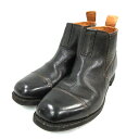 【中古】シュス sus-sous goa jodhpurs boots / CONCERIA 800 ゴアジョッパーブーツ 靴 9 黒 ブラック メンズ 【ベクトル 古着】 240216表記サイズ9 (28cm前後)実寸サイズ筒周り：31cm　筒高：12cm　ヒールの高さ：約3cm　足首：46cm　　素材レザー色 黒 ブラック仕様102 22状態この商品には下記のようなダメージがあります。 ・両足つま先アッパー部分やかかと付近アッパー部分に若干ですがスレのダメージがございます。 ・両足インソールに1〜2cm程度の黒い汚れなどがございます。（画像の記載できる枚数により一部載せられていない画像がございます。） その他に目立ったダメージはなくまだまだご使用いただける商品です。 ※あくまでも中古品ですので掲載写真や記載内容をご確認いただき、ご理解の上ご購入ください。商品のお問い合わせの回答を休止しております。＊各商品ページの商品詳細等をご確認の上ご購入ください。【中古】シュス sus-sous goa jodhpurs boots / CONCERIA 800 ゴアジョッパーブーツ 靴 9 黒 ブラック メンズ 【ベクトル 古着】 240216状態ランク　”AB”詳細については、下記および「状態ランクについて」ページをご覧ください。未使用・新品の商品ほぼ新品同様の商品使用感が少なく、かなり状態の良い商品使用感はあるが、傷や汚れの少ない商品使用感の他、傷や汚れが見られる商品かなり大きな傷みがある難あり商品※S〜CランクはUSED品となりますので、使用感をご理解の上でご入札下さい。状態ランクについてinformation表記サイズ9 (28cm前後)実寸サイズ筒周り：31cm　筒高：12cm　ヒールの高さ：約3cm　足首：46cm　　素材レザー色 黒 ブラック仕様102 22状態この商品には下記のようなダメージがあります。 ・両足つま先アッパー部分やかかと付近アッパー部分に若干ですがスレのダメージがございます。 ・両足インソールに1〜2cm程度の黒い汚れなどがございます。（画像の記載できる枚数により一部載せられていない画像がございます。） その他に目立ったダメージはなくまだまだご使用いただける商品です。 ※あくまでも中古品ですので掲載写真や記載内容をご確認いただき、ご理解の上ご購入ください。商品のお問い合わせの回答を休止しております。＊各商品ページの商品詳細等をご確認の上ご購入ください。本商品は一点物です他サイトや店舗にて販売している商品です。多少のお時間差にて欠品になることもございます。予めご了承頂ますようお願い致します。ベクトル・サイズガイドはこちらこの商品と同じブランドの商品を見る