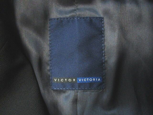 【中古】ヴィクターヴィクトリア VICTOR VICTORIA セットアップ スカートスーツ 40 黒系 ブラック 無地 ボタン スリット 裏地 イタリア製 レディース 【ベクトル 古着】 241102