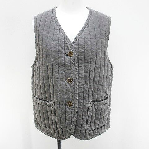 【中古】ネストローブ nest Robe リバーシブル パデットベスト 中綿 麻 リネン 灰系 グレー 日本製 ポケット ボタン レディース 【ベクトル 古着】 260521ブランドネストローブ nest Robe実寸サイズ身幅：47cm　着丈：54cm　　素材表面 綿 47％ 指定外繊維(カポック) 32％ 麻 21％ 中綿 ポリエステル 100％ 裏面 麻 100％ パイピング部分 麻 100％色グレー系（画像参照）状態若干の使用感は感じられますが、特に目立った汚れ・ダメージ等なくまだまだ問題なくご利用頂けると思います。備考中古品を扱っているため、元の商品のデザインや形状が全て把握できかねますので、予めご了承下さい。商品のお問い合わせの回答を休止しております。＊各商品ページの商品詳細等をご確認の上ご購入ください。【中古】ネストローブ nest Robe リバーシブル パデットベスト 中綿 麻 リネン 灰系 グレー 日本製 ポケット ボタン レディース 【ベクトル 古着】 260521状態ランク　”AB”詳細については、下記および「状態ランクについて」ページをご覧ください。未使用・新品の商品ほぼ新品同様の商品使用感が少なく、かなり状態の良い商品使用感はあるが、傷や汚れの少ない商品使用感の他、傷や汚れが見られる商品かなり大きな傷みがある難あり商品※S〜CランクはUSED品となりますので、使用感をご理解の上でご入札下さい。状態ランクについてinformationブランドネストローブ nest Robe実寸サイズ身幅：47cm　着丈：54cm　　素材表面 綿 47％ 指定外繊維(カポック) 32％ 麻 21％ 中綿 ポリエステル 100％ 裏面 麻 100％ パイピング部分 麻 100％色グレー系（画像参照）状態若干の使用感は感じられますが、特に目立った汚れ・ダメージ等なくまだまだ問題なくご利用頂けると思います。備考中古品を扱っているため、元の商品のデザインや形状が全て把握できかねますので、予めご了承下さい。商品のお問い合わせの回答を休止しております。＊各商品ページの商品詳細等をご確認の上ご購入ください。本商品は一点物です他サイトや店舗にて販売している商品です。多少のお時間差にて欠品になることもございます。予めご了承頂ますようお願い致します。ベクトル・サイズガイドはこちらこの商品と同じブランドの商品を見る