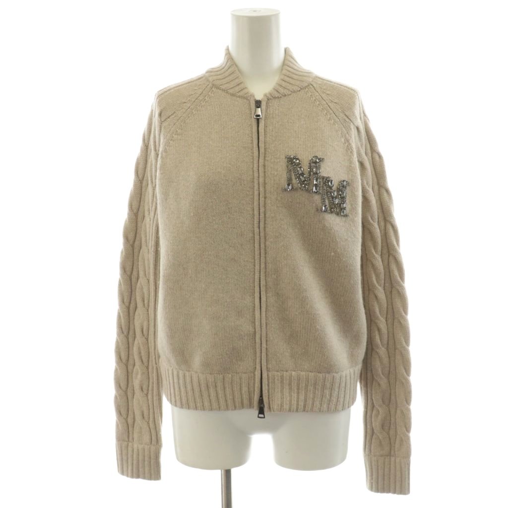 【中古】マックスマーラ MAX MARA ARMANDA ニットジャケット セーター ケーブル編み ビジュー ロゴ ベージュ /AN54 レディース 【ベクトル 古着】 251105ブランドマックスマーラ MAX MARA表記サイズケアタグが切り取られているため分かりかねます実寸サイズ身幅：約49cm　着丈：約49cm　ゆき丈：約86.5cm　　素材ケアタグが切り取られているため分かりかねます色ベージュ仕様 状態裾に緑色の小汚れ。ケアタグの欠品。全体的に毛羽立ち、所々に毛玉がございますが、使用感が少なく、状態の良い商品です。 ※あくまでも中古品ですので掲載写真や記載内容をご確認いただき、ご理解の上ご購入ください。備考国内正規代理店（ケアタグが切り取られているため分かりかねます）商品のお問い合わせの回答を休止しております。＊各商品ページの商品詳細等をご確認の上ご購入ください。【中古】マックスマーラ MAX MARA ARMANDA ニットジャケット セーター ケーブル編み ビジュー ロゴ ベージュ /AN54 レディース 【ベクトル 古着】 251105状態ランク　”A”詳細については、下記および「状態ランクについて」ページをご覧ください。未使用・新品の商品ほぼ新品同様の商品使用感が少なく、かなり状態の良い商品使用感はあるが、傷や汚れの少ない商品使用感の他、傷や汚れが見られる商品かなり大きな傷みがある難あり商品※S〜CランクはUSED品となりますので、使用感をご理解の上でご入札下さい。状態ランクについてinformationブランドマックスマーラ MAX MARA表記サイズケアタグが切り取られているため分かりかねます実寸サイズ身幅：約49cm　着丈：約49cm　ゆき丈：約86.5cm　　素材ケアタグが切り取られているため分かりかねます色ベージュ仕様 状態裾に緑色の小汚れ。ケアタグの欠品。全体的に毛羽立ち、所々に毛玉がございますが、使用感が少なく、状態の良い商品です。 ※あくまでも中古品ですので掲載写真や記載内容をご確認いただき、ご理解の上ご購入ください。備考国内正規代理店（ケアタグが切り取られているため分かりかねます）商品のお問い合わせの回答を休止しております。＊各商品ページの商品詳細等をご確認の上ご購入ください。本商品は一点物です他サイトや店舗にて販売している商品です。多少のお時間差にて欠品になることもございます。予めご了承頂ますようお願い致します。ベクトル・サイズガイドはこちらこの商品と同じブランドの商品を見る