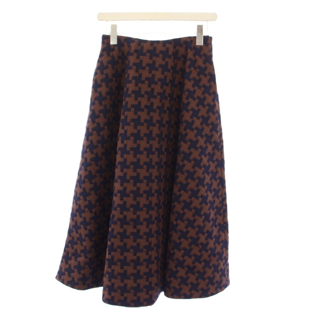 【中古】未使用品 シートーキョー SHE Tokyo タグ付き Elliy houndstooth フレアスカート ロング チェック 38 茶 紺 S-SK-526 /KH レディース 【ベクトル 古着】 260121ブランドシートーキョー SHE Tokyo表記サイズ38実寸サイズウエスト：58cm　ヒップ：102cm　スカート丈：76.5cm　　素材表地 コットン 裏地 キュプラ色茶 紺 ブラウン ネイビー状態未使用品です。 ※未使用品・新品同様の商品ではございますが、一度は一般の方の手に渡り、個人で保管されていた商品です。また、保管・陳列時の薄いスレなど微細な状態変化が見られる場合がございます。ご理解の上ご購入ください。商品のお問い合わせの回答を休止しております。＊各商品ページの商品詳細等をご確認の上ご購入ください。【中古】未使用品 シートーキョー SHE Tokyo タグ付き Elliy houndstooth フレアスカート ロング チェック 38 茶 紺 S-SK-526 /KH レディース 【ベクトル 古着】 260121状態ランク　”S”詳細については、下記および「状態ランクについて」ページをご覧ください。未使用・新品の商品ほぼ新品同様の商品使用感が少なく、かなり状態の良い商品使用感はあるが、傷や汚れの少ない商品使用感の他、傷や汚れが見られる商品かなり大きな傷みがある難あり商品※S〜CランクはUSED品となりますので、使用感をご理解の上でご入札下さい。状態ランクについてinformationブランドシートーキョー SHE Tokyo表記サイズ38実寸サイズウエスト：58cm　ヒップ：102cm　スカート丈：76.5cm　　素材表地 コットン 裏地 キュプラ色茶 紺 ブラウン ネイビー状態未使用品です。 ※未使用品・新品同様の商品ではございますが、一度は一般の方の手に渡り、個人で保管されていた商品です。また、保管・陳列時の薄いスレなど微細な状態変化が見られる場合がございます。ご理解の上ご購入ください。商品のお問い合わせの回答を休止しております。＊各商品ページの商品詳細等をご確認の上ご購入ください。本商品は一点物です他サイトや店舗にて販売している商品です。多少のお時間差にて欠品になることもございます。予めご了承頂ますようお願い致します。ベクトル・サイズガイドはこちらこの商品と同じブランドの商品を見る