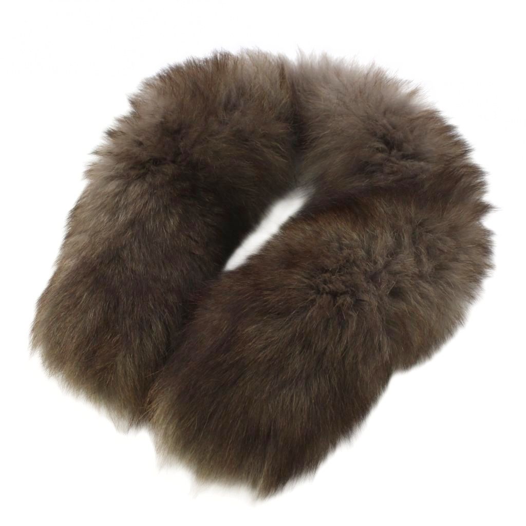 【中古】サガファーズ SAGA FURS ファビオラ FAVIORA ティペット ファー 茶 ブラウン /TK レディース 【ベクトル 古着】 260702実寸サイズ全長（フリンジ含まず）：67cm　幅：10cm　　色茶 ブラウン状態毛に型がついていますが、その他には目立ったダメージや汚れはありません。 ※あくまでも中古品ですので掲載写真や記載内容をご確認いただき、ご理解の上ご購入ください。付属品付属品なし商品のお問い合わせの回答を休止しております。＊各商品ページの商品詳細等をご確認の上ご購入ください。【中古】サガファーズ SAGA FURS ファビオラ FAVIORA ティペット ファー 茶 ブラウン /TK レディース 【ベクトル 古着】 260702状態ランク　”A”詳細については、下記および「状態ランクについて」ページをご覧ください。未使用・新品の商品ほぼ新品同様の商品使用感が少なく、かなり状態の良い商品使用感はあるが、傷や汚れの少ない商品使用感の他、傷や汚れが見られる商品かなり大きな傷みがある難あり商品※S〜CランクはUSED品となりますので、使用感をご理解の上でご入札下さい。状態ランクについてinformation実寸サイズ全長（フリンジ含まず）：67cm　幅：10cm　　色茶 ブラウン状態毛に型がついていますが、その他には目立ったダメージや汚れはありません。 ※あくまでも中古品ですので掲載写真や記載内容をご確認いただき、ご理解の上ご購入ください。付属品付属品なし商品のお問い合わせの回答を休止しております。＊各商品ページの商品詳細等をご確認の上ご購入ください。本商品は一点物です他サイトや店舗にて販売している商品です。多少のお時間差にて欠品になることもございます。予めご了承頂ますようお願い致します。ベクトル・サイズガイドはこちらこの商品と同じブランドの商品を見る