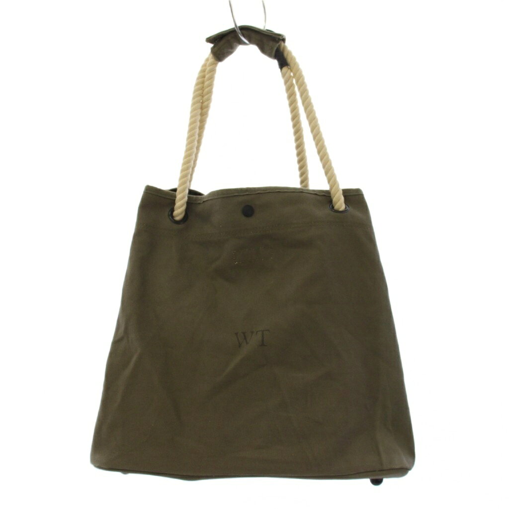 【中古】ダブルタップス WTAPS ショルダーバッグ ロープハンドル キャンバス カーキ /BM23 メンズ 【ベクトル 古着】 260707ブランドダブルタップス WTAPS実寸サイズ持ち手の長さ：41cm　ヨコ：59cm　タテ：36cm　マチ：28cm　　素材キャンバス色カーキ状態この商品には下記のようなダメージがあります。 ・全体色あせ ・ハンドル部分汚れ ※全体的に中古品としての使用感とダメージがありますが、通常使用には支障のない商品です。 掲載写真や記載内容をご確認いただき、ご理解の上ご購入ください。付属品付属品なし備考品番記載なし商品のお問い合わせの回答を休止しております。＊各商品ページの商品詳細等をご確認の上ご購入ください。【中古】ダブルタップス WTAPS ショルダーバッグ ロープハンドル キャンバス カーキ /BM23 メンズ 【ベクトル 古着】 260707状態ランク　”B”詳細については、下記および「状態ランクについて」ページをご覧ください。未使用・新品の商品ほぼ新品同様の商品使用感が少なく、かなり状態の良い商品使用感はあるが、傷や汚れの少ない商品使用感の他、傷や汚れが見られる商品かなり大きな傷みがある難あり商品※S〜CランクはUSED品となりますので、使用感をご理解の上でご入札下さい。状態ランクについてinformationブランドダブルタップス WTAPS実寸サイズ持ち手の長さ：41cm　ヨコ：59cm　タテ：36cm　マチ：28cm　　素材キャンバス色カーキ状態この商品には下記のようなダメージがあります。 ・全体色あせ ・ハンドル部分汚れ ※全体的に中古品としての使用感とダメージがありますが、通常使用には支障のない商品です。 掲載写真や記載内容をご確認いただき、ご理解の上ご購入ください。付属品付属品なし備考品番記載なし商品のお問い合わせの回答を休止しております。＊各商品ページの商品詳細等をご確認の上ご購入ください。本商品は一点物です他サイトや店舗にて販売している商品です。多少のお時間差にて欠品になることもございます。予めご了承頂ますようお願い致します。ベクトル・サイズガイドはこちらこの商品と同じブランドの商品を見る
