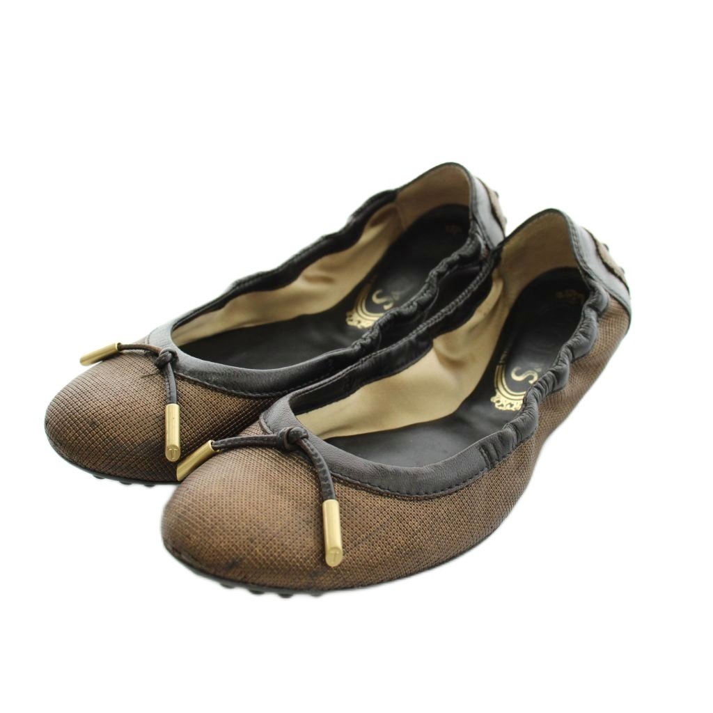【中古】トッズ TOD'S バレエシューズ リボン 36 茶 ブラウン 黒 ブラック /AN66 レディース 【ベクトル 古着】 260709ブランドトッズ TOD'S表記サイズ36実寸サイズ最大幅：約8.5cm　アウトソール：約24cm　　色茶 ブラウン 黒 ブラック状態つま先にスレがございますが、その他に目立ったダメージはなく、問題なくご使用いただける商品です。 ※あくまでも中古品ですので掲載写真や記載内容をご確認いただき、ご理解の上ご購入ください。付属品なし商品のお問い合わせの回答を休止しております。＊各商品ページの商品詳細等をご確認の上ご購入ください。【中古】トッズ TOD'S バレエシューズ リボン 36 茶 ブラウン 黒 ブラック /AN66 レディース 【ベクトル 古着】 260709状態ランク　”AB”詳細については、下記および「状態ランクについて」ページをご覧ください。未使用・新品の商品ほぼ新品同様の商品使用感が少なく、かなり状態の良い商品使用感はあるが、傷や汚れの少ない商品使用感の他、傷や汚れが見られる商品かなり大きな傷みがある難あり商品※S〜CランクはUSED品となりますので、使用感をご理解の上でご入札下さい。状態ランクについてinformationブランドトッズ TOD'S表記サイズ36実寸サイズ最大幅：約8.5cm　アウトソール：約24cm　　色茶 ブラウン 黒 ブラック状態つま先にスレがございますが、その他に目立ったダメージはなく、問題なくご使用いただける商品です。 ※あくまでも中古品ですので掲載写真や記載内容をご確認いただき、ご理解の上ご購入ください。付属品なし商品のお問い合わせの回答を休止しております。＊各商品ページの商品詳細等をご確認の上ご購入ください。本商品は一点物です他サイトや店舗にて販売している商品です。多少のお時間差にて欠品になることもございます。予めご了承頂ますようお願い致します。ベクトル・サイズガイドはこちらこの商品と同じブランドの商品を見る