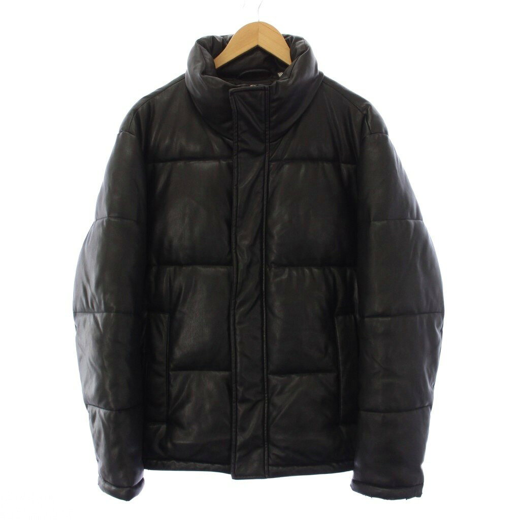 【中古】カルバンクライン CALVIN KLEIN クラシック フェイクレザー パファージャケット ジップアップ M 黒 CM191514 /BM メンズ 【ベクトル 古着】 260415ブランドカルバンクライン CALVIN KLEIN表記サイズM実寸サイズ肩幅：52cm　身幅：62cm　着丈：72.5cm　袖丈：63.5cm　　素材表面 ポリウレタン 別布 ポリエステル 裏地 ポリエステル 充填物 ポリエステル リブ ポリエステル スパンデックス色黒 ブラック状態この商品には下記のようなダメージがあります。 ・首まわりと両袖劣化 ・金属部分変色 ・外側に擦れが複数 ※全体的に中古品としての使用感とダメージがありますが、通常使用には支障のない商品です。 掲載写真や記載内容をご確認いただき、ご理解の上ご購入ください。備考品番CM191514 国内正規代理店記載なし 日本語表記なし商品のお問い合わせの回答を休止しております。＊各商品ページの商品詳細等をご確認の上ご購入ください。【中古】カルバンクライン CALVIN KLEIN クラシック フェイクレザー パファージャケット ジップアップ M 黒 CM191514 /BM メンズ 【ベクトル 古着】 260415状態ランク　”B”詳細については、下記および「状態ランクについて」ページをご覧ください。未使用・新品の商品ほぼ新品同様の商品使用感が少なく、かなり状態の良い商品使用感はあるが、傷や汚れの少ない商品使用感の他、傷や汚れが見られる商品かなり大きな傷みがある難あり商品※S〜CランクはUSED品となりますので、使用感をご理解の上でご入札下さい。状態ランクについてinformationブランドカルバンクライン CALVIN KLEIN表記サイズM実寸サイズ肩幅：52cm　身幅：62cm　着丈：72.5cm　袖丈：63.5cm　　素材表面 ポリウレタン 別布 ポリエステル 裏地 ポリエステル 充填物 ポリエステル リブ ポリエステル スパンデックス色黒 ブラック状態この商品には下記のようなダメージがあります。 ・首まわりと両袖劣化 ・金属部分変色 ・外側に擦れが複数 ※全体的に中古品としての使用感とダメージがありますが、通常使用には支障のない商品です。 掲載写真や記載内容をご確認いただき、ご理解の上ご購入ください。備考品番CM191514 国内正規代理店記載なし 日本語表記なし商品のお問い合わせの回答を休止しております。＊各商品ページの商品詳細等をご確認の上ご購入ください。本商品は一点物です他サイトや店舗にて販売している商品です。多少のお時間差にて欠品になることもございます。予めご了承頂ますようお願い致します。ベクトル・サイズガイドはこちらこの商品と同じブランドの商品を見る