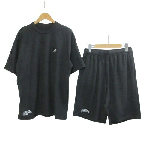 【中古】未使用品 フレッシュサービス　fresh service リフレッシュサービス タグ付き UTILITY PILE SET UP ユーティリティーパイルセットアップ ルームウェア サウナ Tシャツ ショートパンツ ロゴ刺? M 黒 ブラック FSR253-60180B /X メンズ 【ベクトル 古着】 260912ブランドフレッシュサービス　fresh service表記サイズM実寸サイズジャケット 肩幅：51cm　ジャケット 身幅：54cm　ジャケット 着丈：70cm　ジャケット 袖丈：22.5cm　パンツ ウエスト：70-94cm　パンツ もも幅：31cm　パンツ 裾幅：30cm　パンツ 股上：37cm　パンツ 股下：22cm　　素材コットン90%、ポリエステル10%色黒 ブラック仕様(Tシャツ) 透け感：なし 裏地：なし 伸縮性：あり 光沢感：なし 生地の厚さ：普通 (パンツ) 透け感：なし 裏地：なし 伸縮性：あり 光沢感：なし 生地の厚さ：普通 ウエストゴム、ドローコード ウエストサイドシーム部分にスリットポケットあり ヒップポケットあり 状態タグ付きの未使用品です。 ※未使用品・新品同様の商品ではございますが、一度は一般の方の手に渡り、個人で保管されていた商品です。また、保管・陳列時の薄いスレなど微細な状態変化が見られる場合がございます。ご理解の上ご購入ください。付属品下げタグ備考品番：FSR253-60180B商品のお問い合わせの回答を休止しております。＊各商品ページの商品詳細等をご確認の上ご購入ください。【中古】未使用品 フレッシュサービス　fresh service リフレッシュサービス タグ付き UTILITY PILE SET UP ユーティリティーパイルセットアップ ルームウェア サウナ Tシャツ ショートパンツ ロゴ刺? M 黒 ブラック FSR253-60180B /X メンズ 【ベクトル 古着】 260912状態ランク　”S”詳細については、下記および「状態ランクについて」ページをご覧ください。未使用・新品の商品ほぼ新品同様の商品使用感が少なく、かなり状態の良い商品使用感はあるが、傷や汚れの少ない商品使用感の他、傷や汚れが見られる商品かなり大きな傷みがある難あり商品※S〜CランクはUSED品となりますので、使用感をご理解の上でご入札下さい。状態ランクについてinformationブランドフレッシュサービス　fresh service表記サイズM実寸サイズジャケット 肩幅：51cm　ジャケット 身幅：54cm　ジャケット 着丈：70cm　ジャケット 袖丈：22.5cm　パンツ ウエスト：70-94cm　パンツ もも幅：31cm　パンツ 裾幅：30cm　パンツ 股上：37cm　パンツ 股下：22cm　　素材コットン90%、ポリエステル10%色黒 ブラック仕様(Tシャツ) 透け感：なし 裏地：なし 伸縮性：あり 光沢感：なし 生地の厚さ：普通 (パンツ) 透け感：なし 裏地：なし 伸縮性：あり 光沢感：なし 生地の厚さ：普通 ウエストゴム、ドローコード ウエストサイドシーム部分にスリットポケットあり ヒップポケットあり 状態タグ付きの未使用品です。 ※未使用品・新品同様の商品ではございますが、一度は一般の方の手に渡り、個人で保管されていた商品です。また、保管・陳列時の薄いスレなど微細な状態変化が見られる場合がございます。ご理解の上ご購入ください。付属品下げタグ備考品番：FSR253-60180B商品のお問い合わせの回答を休止しております。＊各商品ページの商品詳細等をご確認の上ご購入ください。本商品は一点物です他サイトや店舗にて販売している商品です。多少のお時間差にて欠品になることもございます。予めご了承頂ますようお願い致します。ベクトル・サイズガイドはこちらこの商品と同じブランドの商品を見る