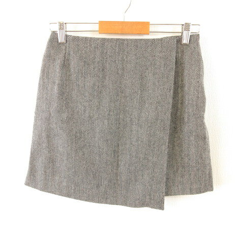 【中古】ユニクロ UNIQLO ミニスカート ヘリンボーン 黒 M *T870 レディース 【ベクトル 古着】 260219ブランドユニクロ UNIQLO表記サイズM実寸サイズウエスト：68cm　ヒップ：89cm　スカート丈：39cm　　素材表地 ポリエステル70% ナイロン20% 毛10% 裏地 ポケット布 ポリエステル55% 複合繊維（ポリエステル）45%色黒×白仕様左サイドにファスナー 状態使用感が少なく、かなり状態の良い商品です。 ※あくまでも中古品ですので掲載写真や記載内容をご確認いただき、ご理解の上ご購入ください。備考中古品になりますので、完璧を求める方は購入をご遠慮ください。また付属品に関しては新品時の完品とは異なる恐れがあります。詳細欄の記載があるもの又は写真に写っているものが全てになります。商品のお問い合わせの回答を休止しております。＊各商品ページの商品詳細等をご確認の上ご購入ください。【中古】ユニクロ UNIQLO ミニスカート ヘリンボーン 黒 M *T870 レディース 【ベクトル 古着】 260219状態ランク　”A”詳細については、下記および「状態ランクについて」ページをご覧ください。未使用・新品の商品ほぼ新品同様の商品使用感が少なく、かなり状態の良い商品使用感はあるが、傷や汚れの少ない商品使用感の他、傷や汚れが見られる商品かなり大きな傷みがある難あり商品※S〜CランクはUSED品となりますので、使用感をご理解の上でご入札下さい。状態ランクについてinformationブランドユニクロ UNIQLO表記サイズM実寸サイズウエスト：68cm　ヒップ：89cm　スカート丈：39cm　　素材表地 ポリエステル70% ナイロン20% 毛10% 裏地 ポケット布 ポリエステル55% 複合繊維（ポリエステル）45%色黒×白仕様左サイドにファスナー 状態使用感が少なく、かなり状態の良い商品です。 ※あくまでも中古品ですので掲載写真や記載内容をご確認いただき、ご理解の上ご購入ください。備考中古品になりますので、完璧を求める方は購入をご遠慮ください。また付属品に関しては新品時の完品とは異なる恐れがあります。詳細欄の記載があるもの又は写真に写っているものが全てになります。商品のお問い合わせの回答を休止しております。＊各商品ページの商品詳細等をご確認の上ご購入ください。本商品は一点物です他サイトや店舗にて販売している商品です。多少のお時間差にて欠品になることもございます。予めご了承頂ますようお願い致します。ベクトル・サイズガイドはこちらこの商品と同じブランドの商品を見る