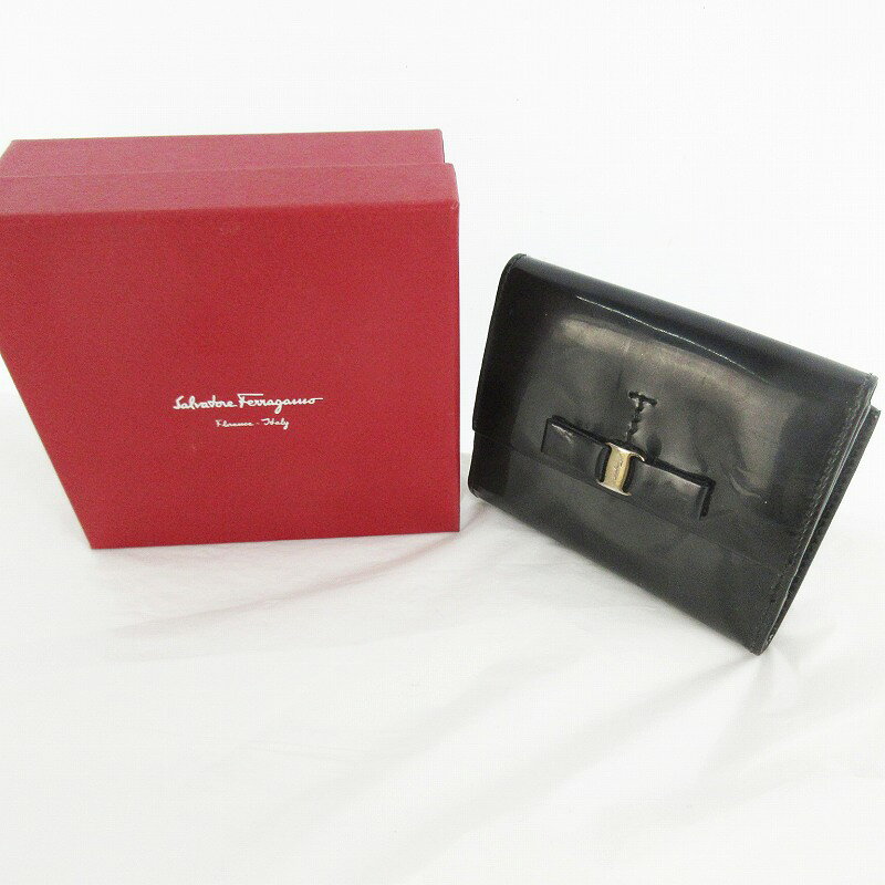 【中古】サルヴァトーレフェラガモ Salvatore Ferragamo 3つ折り財布 コンパクトウォレット ガンチーニ エナメル パテントレザー ブラック 黒 レディース 【ベクトル 古着】 260218