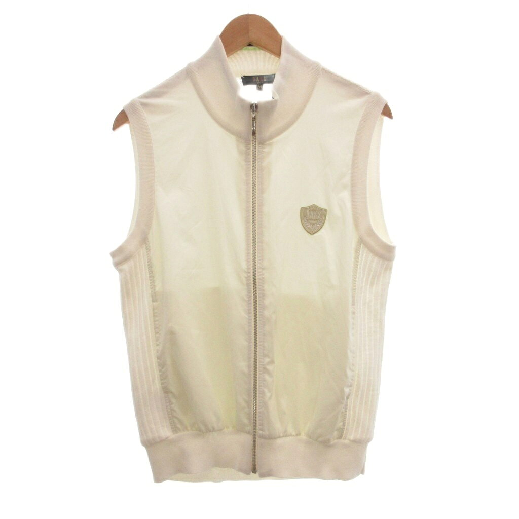【中古】ダックス DAKS ゴルフ GOLF ゴルフウェア ベスト ジップアップ ロゴワッペン 素材切替 M 白 ホワイト /NU ■OFP1 メンズ 【ベクトル 古着】 260819ブランドダックス DAKS表記サイズM実寸サイズ身幅：49cm　着丈：57cm　　素材前身頃 ポリエステル 後身頃 綿 ポリエステル 裏地 ポリエステル ワッペン 合成皮革色白 ホワイト仕様裏地一部あり状態若干の使用感はございますが、特筆するようなダメージはなく、比較的きれいなお品です。 ※あくまでも中古品ですので、掲載写真や記載内容をご確認いただき、ご理解の上ご購入ください。付属品付属品なし、写真に写っている物が全てです。備考（株）オンワード樫山 こちらのお品物は店舗で保管しておらず、店頭販売出来かねます。（※お取り寄せも出来かねます）商品のお問い合わせの回答を休止しております。＊各商品ページの商品詳細等をご確認の上ご購入ください。【中古】ダックス DAKS ゴルフ GOLF ゴルフウェア ベスト ジップアップ ロゴワッペン 素材切替 M 白 ホワイト /NU ■OFP1 メンズ 【ベクトル 古着】 260819状態ランク　”A”詳細については、下記および「状態ランクについて」ページをご覧ください。未使用・新品の商品ほぼ新品同様の商品使用感が少なく、かなり状態の良い商品使用感はあるが、傷や汚れの少ない商品使用感の他、傷や汚れが見られる商品かなり大きな傷みがある難あり商品※S〜CランクはUSED品となりますので、使用感をご理解の上でご入札下さい。状態ランクについてinformationブランドダックス DAKS表記サイズM実寸サイズ身幅：49cm　着丈：57cm　　素材前身頃 ポリエステル 後身頃 綿 ポリエステル 裏地 ポリエステル ワッペン 合成皮革色白 ホワイト仕様裏地一部あり状態若干の使用感はございますが、特筆するようなダメージはなく、比較的きれいなお品です。 ※あくまでも中古品ですので、掲載写真や記載内容をご確認いただき、ご理解の上ご購入ください。付属品付属品なし、写真に写っている物が全てです。備考（株）オンワード樫山 こちらのお品物は店舗で保管しておらず、店頭販売出来かねます。（※お取り寄せも出来かねます）商品のお問い合わせの回答を休止しております。＊各商品ページの商品詳細等をご確認の上ご購入ください。本商品は一点物です他サイトや店舗にて販売している商品です。多少のお時間差にて欠品になることもございます。予めご了承頂ますようお願い致します。ベクトル・サイズガイドはこちらこの商品と同じブランドの商品を見る