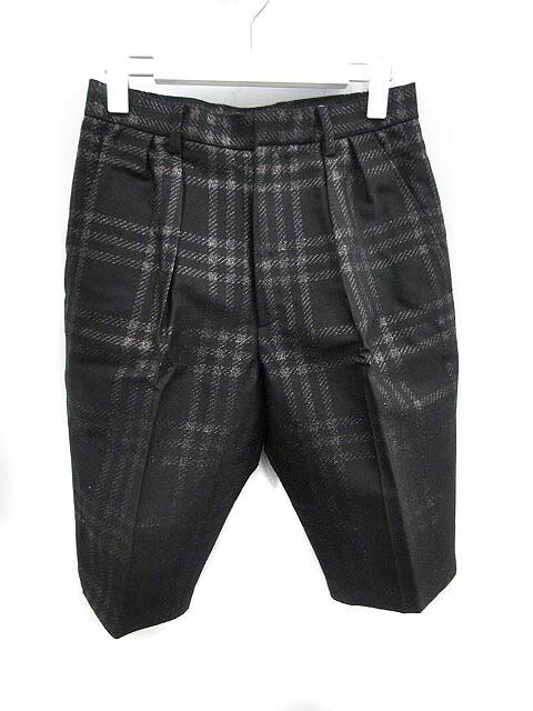 【中古】アンルート EN ROUTE パンツ ショート ハーフ チェック ラメ 1 黒 /TS ■AC レディース 【ベクトル 古着】 180407 ブランド古着ベクトルプレミアム店表記サイズ1実寸サイズウエスト：66cm　もも幅：31cm　裾幅：21.5cm　股上：30.5cm　股下：27cm　　素材表地 ポリエステル50％ 毛45％ ナイロン5％ 裏地 ポリエステル100％色黒 ※色に関してはこの商品の出品者の主観で判断しておりますので、カタログや正規のカラーとは言いまわしが異なる場合があります。状態使用感の感じられない綺麗な商品です。商品のお問い合わせの回答を休止しております。＊各商品ページの商品詳細等をご確認の上ご購入ください。【中古】アンルート EN ROUTE パンツ ショート ハーフ チェック ラメ 1 黒 /TS ■AC レディース 【ベクトル 古着】 180407 ブランド古着ベクトルプレミアム店状態ランク　”A”詳細については、下記および「状態ランクについて」ページをご覧ください。未使用・新品の商品ほぼ新品同様の商品使用感が少なく、かなり状態の良い商品使用感はあるが、傷や汚れの少ない商品使用感の他、傷や汚れが見られる商品かなり大きな傷みがある難あり商品※S〜CランクはUSED品となりますので、使用感をご理解の上でご入札下さい。状態ランクについてinformation表記サイズ1実寸サイズウエスト：66cm　もも幅：31cm　裾幅：21.5cm　股上：30.5cm　股下：27cm　　素材表地 ポリエステル50％ 毛45％ ナイロン5％ 裏地 ポリエステル100％色黒 ※色に関してはこの商品の出品者の主観で判断しておりますので、カタログや正規のカラーとは言いまわしが異なる場合があります。状態使用感の感じられない綺麗な商品です。商品のお問い合わせの回答を休止しております。＊各商品ページの商品詳細等をご確認の上ご購入ください。本商品は一点物です他サイトや店舗にて販売している商品です。多少のお時間差にて欠品になることもございます。予めご了承頂ますようお願い致します。ベクトル・サイズガイドはこちらこの商品と同じブランドの商品を見る