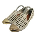 【中古】チャールズ&キース CHARLES&KEITH パンプス ポインテッドトゥ パンチング 編み込み風 レザー ライトベージュ系 ゴールド 23.5 レディース 【ベクトル 古着】 240328(4)