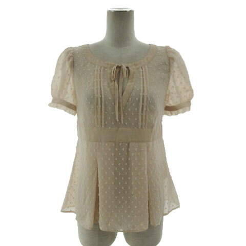 【中古】ジルスチュアート JILL STUART ドットシアーブラウス 125-110250 キーネック リボン 半袖 パフスリーブ シースルー ピンクベージュ M レディース 【ベクトル 古着】 251020ブランドジルスチュアート JILL STUART表記サイズM（バスト85 身長163）実寸サイズ肩幅：31.5cm　身幅：41cm　着丈：54.5cm　袖丈：20.5cm　※実寸サイズに関してはこの商品の出品者の主観で判断しておりますので、カタログや正規のサイズとは多少異なる場合があります。　　※商品によってはどうしても若干の誤差が発生してしまいます。 1〜2cmの誤差は予めご了承ください。　素材ポリエステル100％ 別布部分 ポリエステル100％色ピンクベージュ系 ※色に関してはこの出品者の主観で判断しておりますので、カタログや正規のカラーとは言い回しが異なる場合があります。仕様ドットシアーブラウス 125-110250 キーネック リボン 半袖 パフスリーブ シースルー 後ろハーフジップアップ状態使用感が少なく、かなり状態の良い商品です。 ※あくまでも中古品ですので掲載写真や記載内容をご確認いただき、ご理解の上ご購入ください。 ※保管時にお品物にシワが入る場合がございます。商品のお問い合わせの回答を休止しております。＊各商品ページの商品詳細等をご確認の上ご購入ください。【中古】ジルスチュアート JILL STUART ドットシアーブラウス 125-110250 キーネック リボン 半袖 パフスリーブ シースルー ピンクベージュ M レディース 【ベクトル 古着】 251020状態ランク　”A”詳細については、下記および「状態ランクについて」ページをご覧ください。未使用・新品の商品ほぼ新品同様の商品使用感が少なく、かなり状態の良い商品使用感はあるが、傷や汚れの少ない商品使用感の他、傷や汚れが見られる商品かなり大きな傷みがある難あり商品※S〜CランクはUSED品となりますので、使用感をご理解の上でご入札下さい。状態ランクについてinformationブランドジルスチュアート JILL STUART表記サイズM（バスト85 身長163）実寸サイズ肩幅：31.5cm　身幅：41cm　着丈：54.5cm　袖丈：20.5cm　※実寸サイズに関してはこの商品の出品者の主観で判断しておりますので、カタログや正規のサイズとは多少異なる場合があります。　　※商品によってはどうしても若干の誤差が発生してしまいます。 1〜2cmの誤差は予めご了承ください。　素材ポリエステル100％ 別布部分 ポリエステル100％色ピンクベージュ系 ※色に関してはこの出品者の主観で判断しておりますので、カタログや正規のカラーとは言い回しが異なる場合があります。仕様ドットシアーブラウス 125-110250 キーネック リボン 半袖 パフスリーブ シースルー 後ろハーフジップアップ状態使用感が少なく、かなり状態の良い商品です。 ※あくまでも中古品ですので掲載写真や記載内容をご確認いただき、ご理解の上ご購入ください。 ※保管時にお品物にシワが入る場合がございます。商品のお問い合わせの回答を休止しております。＊各商品ページの商品詳細等をご確認の上ご購入ください。本商品は一点物です他サイトや店舗にて販売している商品です。多少のお時間差にて欠品になることもございます。予めご了承頂ますようお願い致します。ベクトル・サイズガイドはこちらこの商品と同じブランドの商品を見る