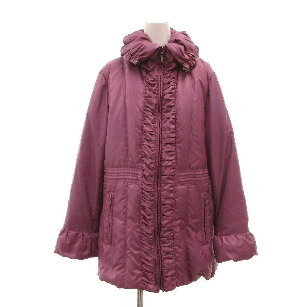 【中古】ノアジェ NOA-GE ダウンコート L 紫 パープル 長袖 ギャザー フリルデザイン /NU ■ECF004 レディース 【ベクトル 古着】 260421表記サイズL実寸サイズ肩幅：40cm　身幅：57cm　着丈：68cm　袖丈：58cm　　素材表地 ポリエステル ナイロン 裏地 ポリエステル 充填物 ダウン フェザー色紫 パープル仕様裏地あり状態若干の使用感はございますが、特筆するようなダメージはなく、比較的きれいなお品です。 ※あくまでも中古品ですので、掲載写真や記載内容をご確認いただき、ご理解の上ご購入ください。備考一宮繊維卸商団連合会 こちらのお品物は店舗で保管しておらず、店頭販売出来かねます。（※お取り寄せも出来かねます）商品のお問い合わせの回答を休止しております。＊各商品ページの商品詳細等をご確認の上ご購入ください。【中古】ノアジェ NOA-GE ダウンコート L 紫 パープル 長袖 ギャザー フリルデザイン /NU ■ECF004 レディース 【ベクトル 古着】 260421状態ランク　”A”詳細については、下記および「状態ランクについて」ページをご覧ください。未使用・新品の商品ほぼ新品同様の商品使用感が少なく、かなり状態の良い商品使用感はあるが、傷や汚れの少ない商品使用感の他、傷や汚れが見られる商品かなり大きな傷みがある難あり商品※S〜CランクはUSED品となりますので、使用感をご理解の上でご入札下さい。状態ランクについてinformation表記サイズL実寸サイズ肩幅：40cm　身幅：57cm　着丈：68cm　袖丈：58cm　　素材表地 ポリエステル ナイロン 裏地 ポリエステル 充填物 ダウン フェザー色紫 パープル仕様裏地あり状態若干の使用感はございますが、特筆するようなダメージはなく、比較的きれいなお品です。 ※あくまでも中古品ですので、掲載写真や記載内容をご確認いただき、ご理解の上ご購入ください。備考一宮繊維卸商団連合会 こちらのお品物は店舗で保管しておらず、店頭販売出来かねます。（※お取り寄せも出来かねます）商品のお問い合わせの回答を休止しております。＊各商品ページの商品詳細等をご確認の上ご購入ください。本商品は一点物です他サイトや店舗にて販売している商品です。多少のお時間差にて欠品になることもございます。予めご了承頂ますようお願い致します。ベクトル・サイズガイドはこちらこの商品と同じブランドの商品を見る