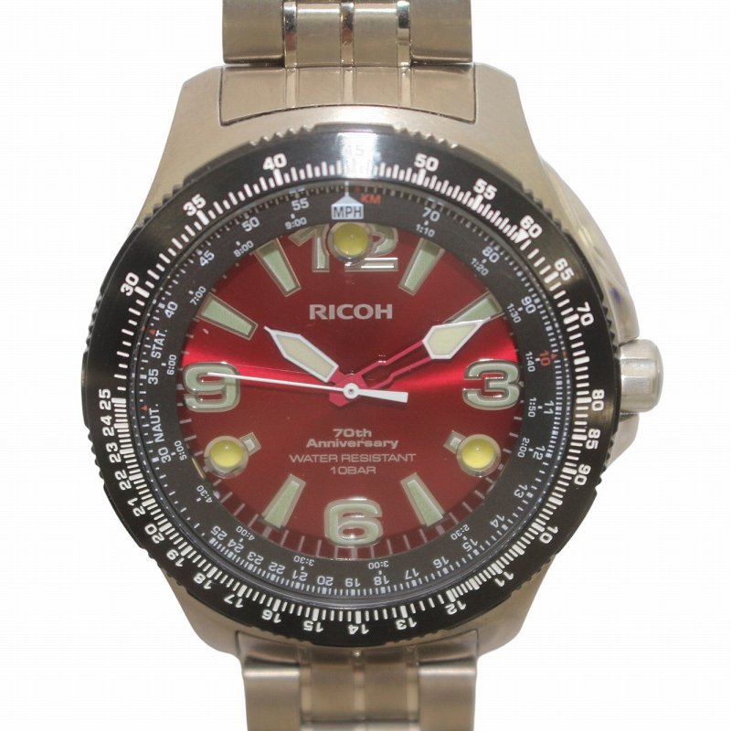 リコー RICOH SHREWD シュルード 70周年記念モデル 腕時計 ウォッチ クォーツ 充電式 3針 シルバー色 文字盤赤 レッド 665001-5A ジャンク品 /IR ■GY18 メンズ  240510