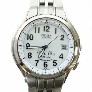 【中古】シチズン CITIZEN 道上洋三 ABCラジオおはようパーソナリティー 30年記念 1008個 限定 腕時計 ウォッチ エコドライブ ソーラー 白文字盤 デイト カレンダー付き シルバー色 H415-T011471 ■GY18 /MQ メンズ 【ベクトル 古着】 250711
