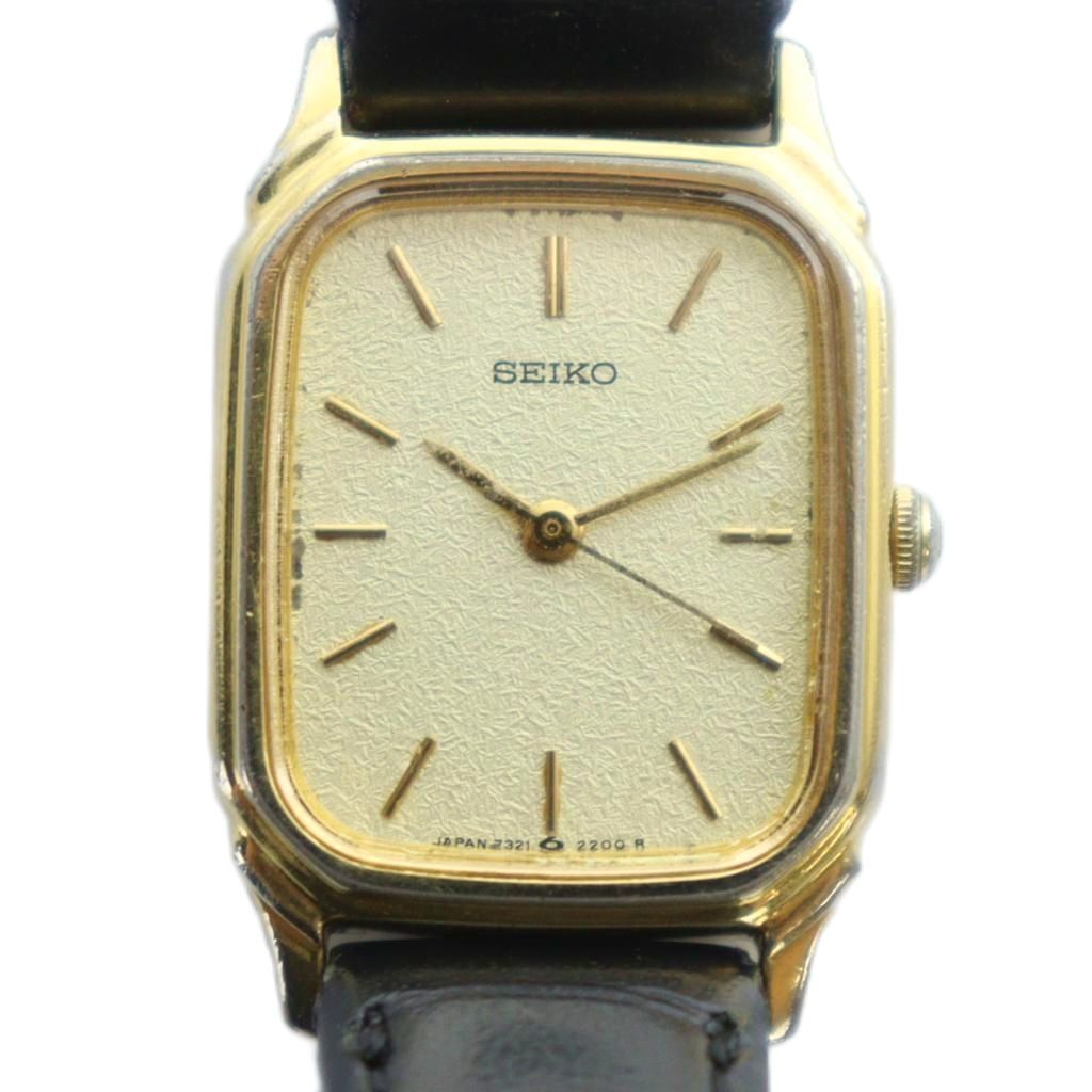 【中古】セイコー SEIKO 腕時計 ウォッチ クォーツ スクエア ロゴ ゴールド色 7321-6270 ■GY18 /MQ レディース 【ベクトル 古着】 250818ブランドセイコー SEIKO表記サイズ実寸サイズをご参考ください。実寸サイズバンド幅：約1cm　腕周り：約13.5-17cm　ケース・タテ：約20mm　ケース・ヨコ（リューズは除く）：約17mm　　素材ステンレススチール色ゴールド色状態ベルトの劣化、ケースに傷などの使用感がございます。 ※全体的に中古品としての使用感と上記のようなダメージがありますが、通常使用には支障のない商品です。掲載写真や記載内容をご確認いただき、ご理解の上ご購入ください。付属品なし備考型番 7321-6270 2025/08/18動作確認済 OH期不明商品のお問い合わせの回答を休止しております。＊各商品ページの商品詳細等をご確認の上ご購入ください。【中古】セイコー SEIKO 腕時計 ウォッチ クォーツ スクエア ロゴ ゴールド色 7321-6270 ■GY18 /MQ レディース 【ベクトル 古着】 250818状態ランク　”B”詳細については、下記および「状態ランクについて」ページをご覧ください。未使用・新品の商品ほぼ新品同様の商品使用感が少なく、かなり状態の良い商品使用感はあるが、傷や汚れの少ない商品使用感の他、傷や汚れが見られる商品かなり大きな傷みがある難あり商品※S〜CランクはUSED品となりますので、使用感をご理解の上でご入札下さい。状態ランクについてinformationブランドセイコー SEIKO表記サイズ実寸サイズをご参考ください。実寸サイズバンド幅：約1cm　腕周り：約13.5-17cm　ケース・タテ：約20mm　ケース・ヨコ（リューズは除く）：約17mm　　素材ステンレススチール色ゴールド色状態ベルトの劣化、ケースに傷などの使用感がございます。 ※全体的に中古品としての使用感と上記のようなダメージがありますが、通常使用には支障のない商品です。掲載写真や記載内容をご確認いただき、ご理解の上ご購入ください。付属品なし備考型番 7321-6270 2025/08/18動作確認済 OH期不明商品のお問い合わせの回答を休止しております。＊各商品ページの商品詳細等をご確認の上ご購入ください。本商品は一点物です他サイトや店舗にて販売している商品です。多少のお時間差にて欠品になることもございます。予めご了承頂ますようお願い致します。ベクトル・サイズガイドはこちらこの商品と同じブランドの商品を見る