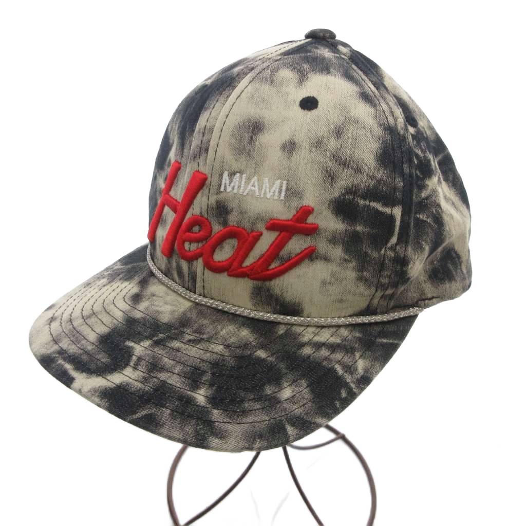 【中古】ミッチェル&ネス Mitchell&Ness キャップ 野球帽 帽子 黒 ブラック ベージュ タイダイ柄 刺繍 ロープ装飾 /NU ■GY99 メンズ 【ベクトル 古着】 260418実寸サイズつば：6.5cm　頭周り：56〜61cm　　素材綿色黒 ブラック ベージュ状態・スナップボタンの一部欠損あり ・頭周りに汚れあり ※全体的に中古品としての使用感とダメージがありますが、通常使用には支障のない商品です。 掲載写真や記載内容をご確認いただき、ご理解の上ご購入ください。付属品付属品なし備考代理店表記なし 日本語表記なし こちらのお品物は店舗で保管しておらず、店頭販売出来かねます。（※お取り寄せも出来かねます）商品のお問い合わせの回答を休止しております。＊各商品ページの商品詳細等をご確認の上ご購入ください。【中古】ミッチェル&ネス Mitchell&Ness キャップ 野球帽 帽子 黒 ブラック ベージュ タイダイ柄 刺繍 ロープ装飾 /NU ■GY99 メンズ 【ベクトル 古着】 260418状態ランク　”B”詳細については、下記および「状態ランクについて」ページをご覧ください。未使用・新品の商品ほぼ新品同様の商品使用感が少なく、かなり状態の良い商品使用感はあるが、傷や汚れの少ない商品使用感の他、傷や汚れが見られる商品かなり大きな傷みがある難あり商品※S〜CランクはUSED品となりますので、使用感をご理解の上でご入札下さい。状態ランクについてinformation実寸サイズつば：6.5cm　頭周り：56〜61cm　　素材綿色黒 ブラック ベージュ状態・スナップボタンの一部欠損あり ・頭周りに汚れあり ※全体的に中古品としての使用感とダメージがありますが、通常使用には支障のない商品です。 掲載写真や記載内容をご確認いただき、ご理解の上ご購入ください。付属品付属品なし備考代理店表記なし 日本語表記なし こちらのお品物は店舗で保管しておらず、店頭販売出来かねます。（※お取り寄せも出来かねます）商品のお問い合わせの回答を休止しております。＊各商品ページの商品詳細等をご確認の上ご購入ください。本商品は一点物です他サイトや店舗にて販売している商品です。多少のお時間差にて欠品になることもございます。予めご了承頂ますようお願い致します。ベクトル・サイズガイドはこちらこの商品と同じブランドの商品を見る